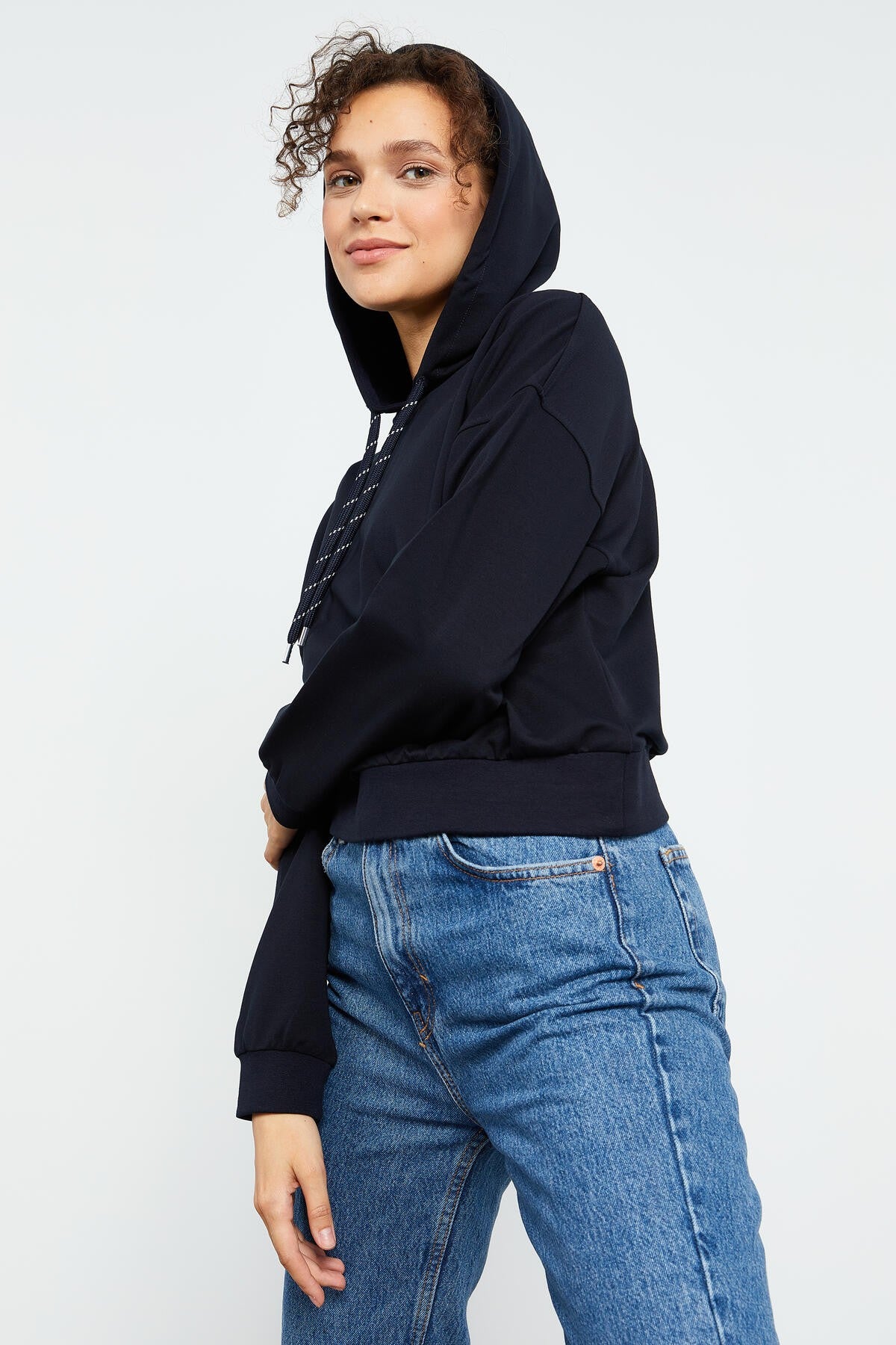 Image of Lacivert Uzun Kol Rahat Form Kapüşonlu Kadın Sweatshirt - 97115