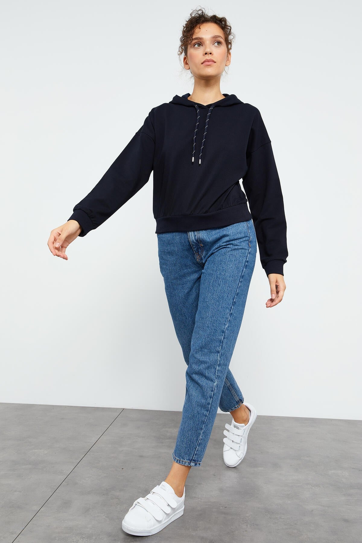 Image of Lacivert Uzun Kol Rahat Form Kapüşonlu Kadın Sweatshirt - 97115