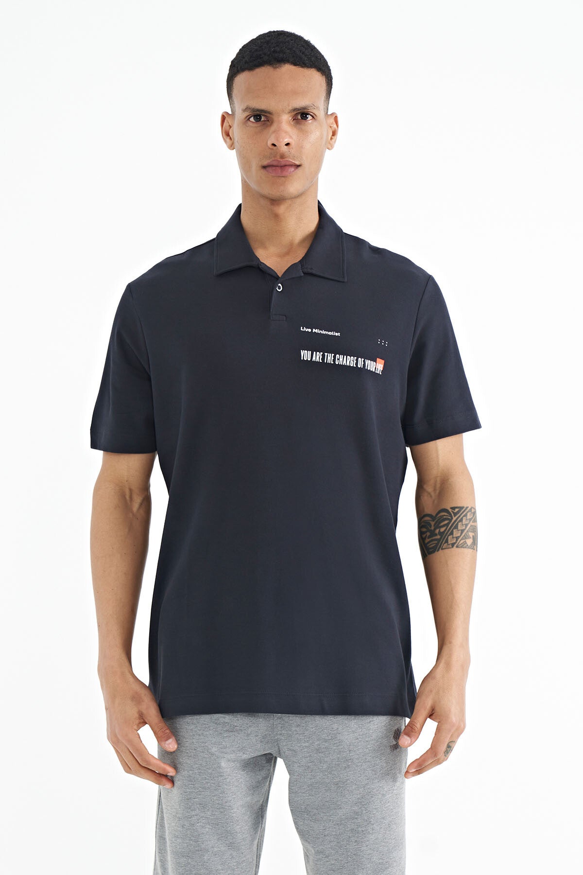 Image of Tricou bărbătesc bleumarin cu imprimeu, croială standard, guler polo - 88236