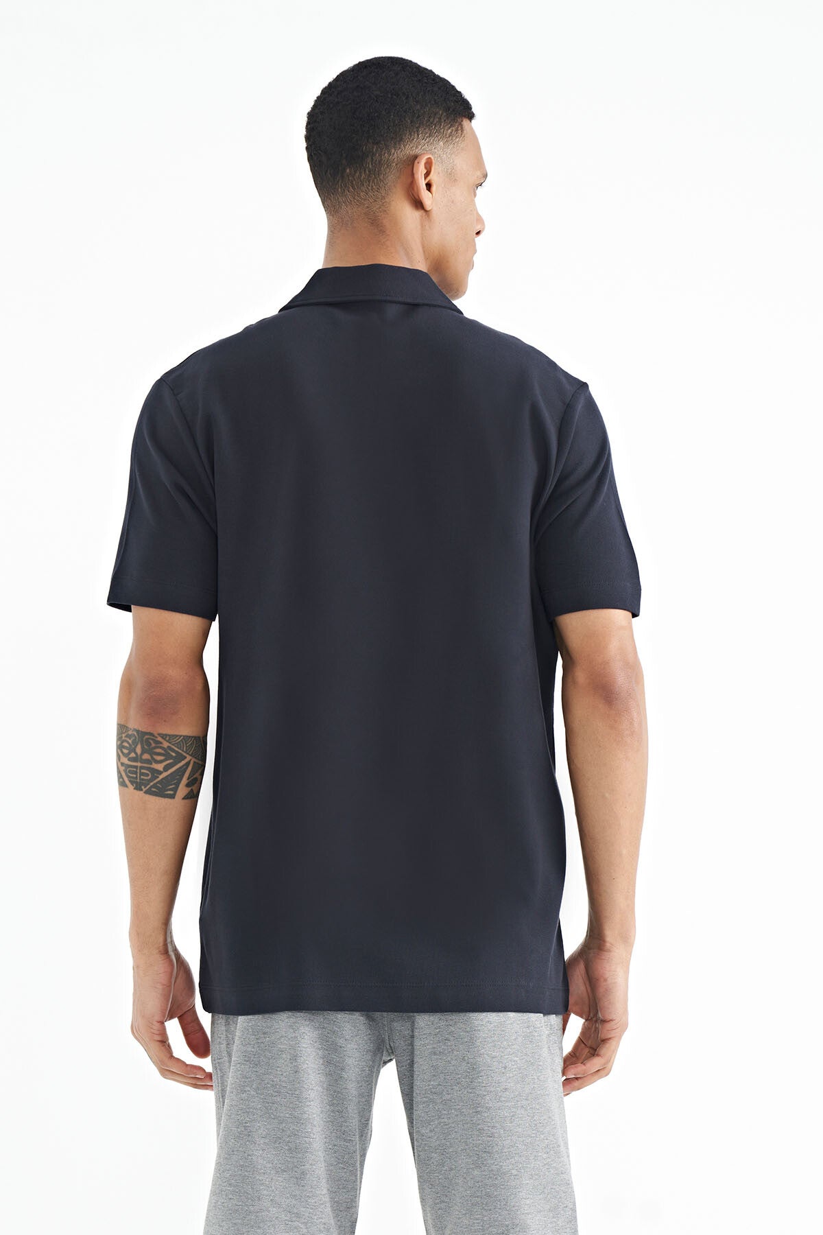 Image of Tricou bărbătesc bleumarin cu imprimeu, croială standard, guler polo - 88236