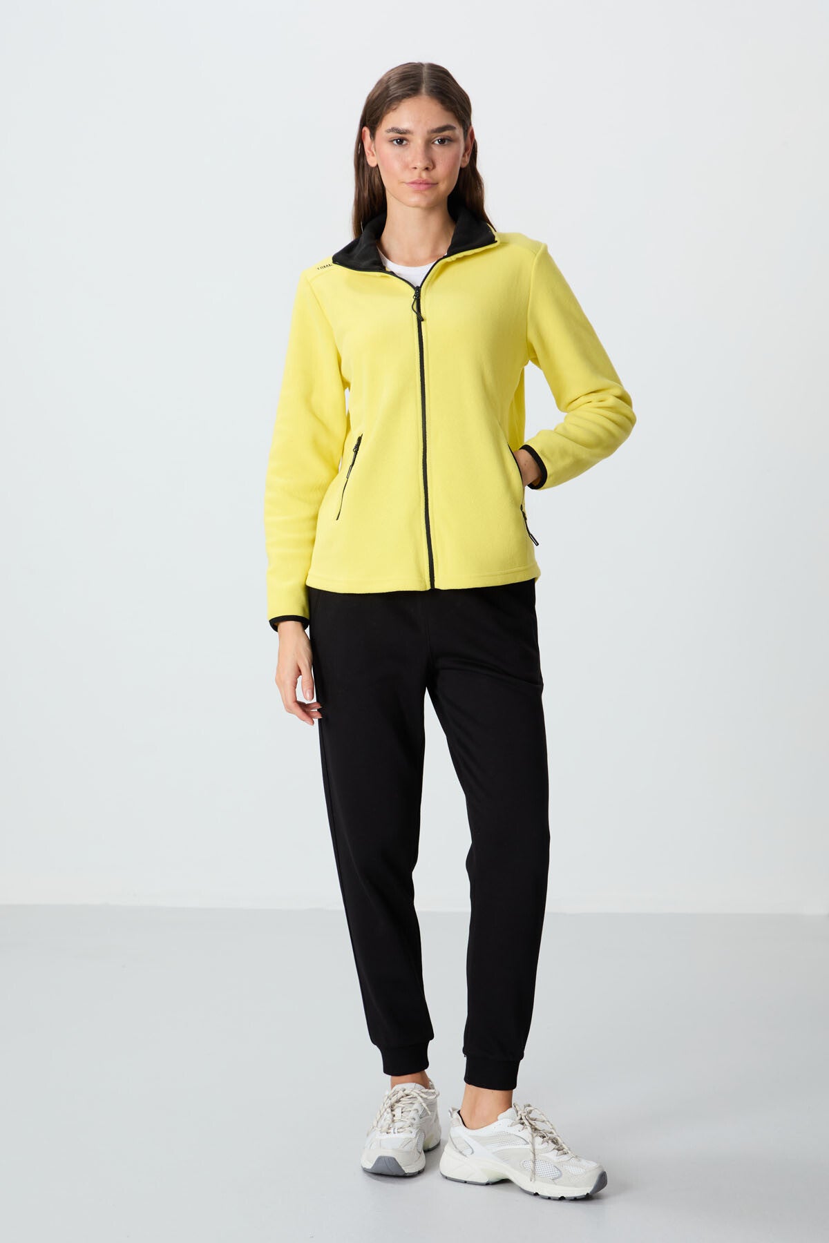 Image of Hanorac de damă din fleece cu guler înalt și fermoar, croială relaxată, cu culoarea lămâie - 97173