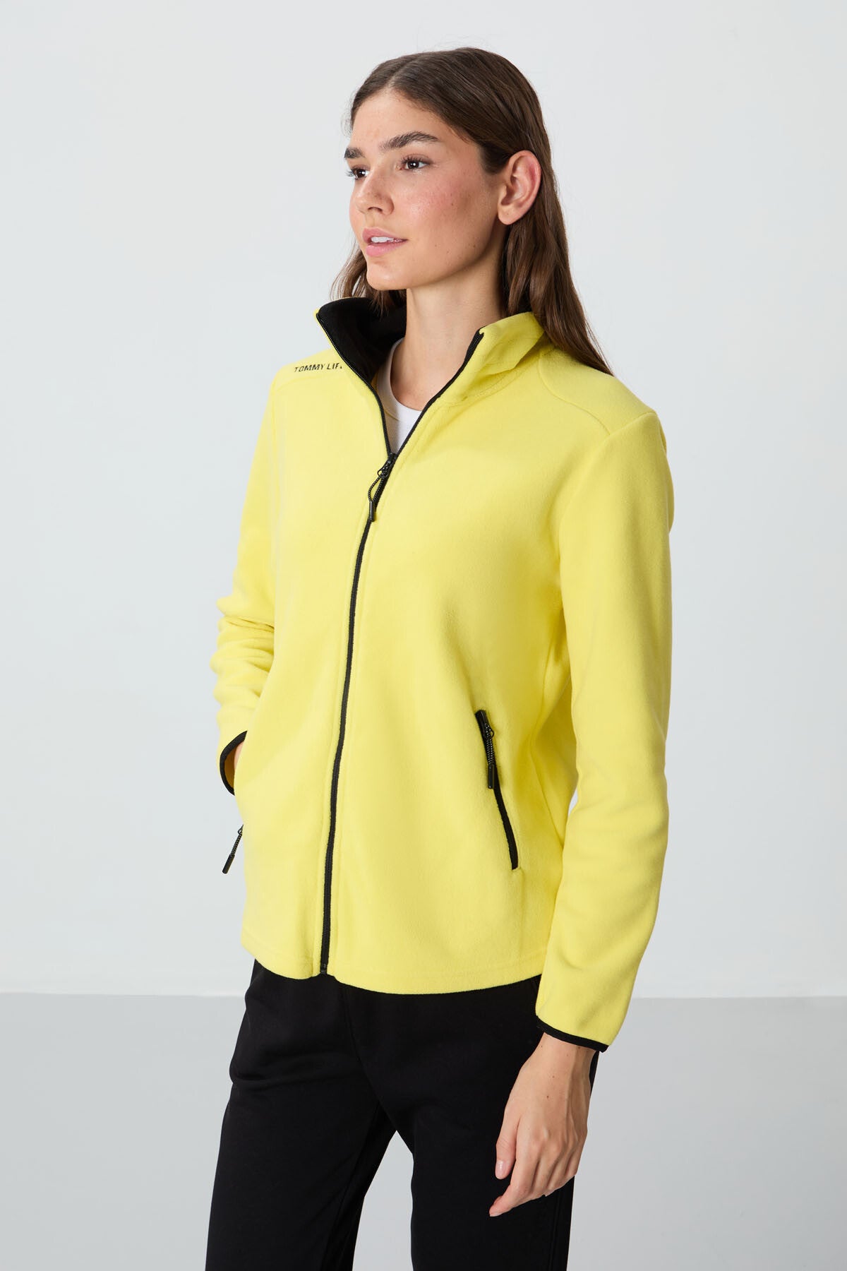 Image of Hanorac de damă din fleece cu guler înalt și fermoar, croială relaxată, cu culoarea lămâie - 97173