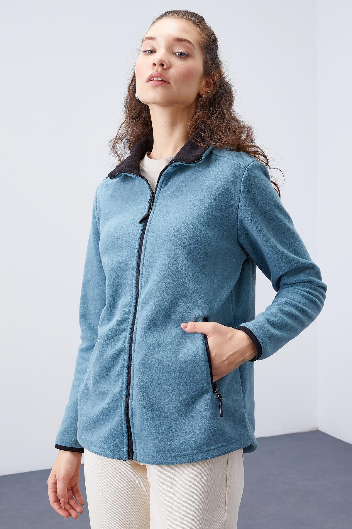 Image of Hanorac din fleece pentru femei, verde mentă, cu guler înalt și fermoar, croială relaxată - 97173