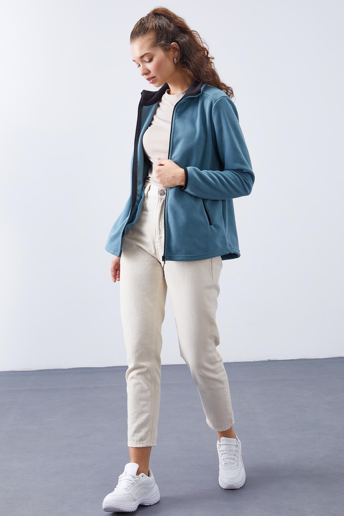 Image of Hanorac din fleece pentru femei, verde mentă, cu guler înalt și fermoar, croială relaxată - 97173
