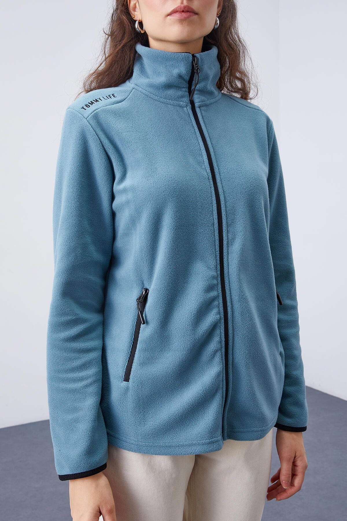 Image of Hanorac din fleece pentru femei, verde mentă, cu guler înalt și fermoar, croială relaxată - 97173