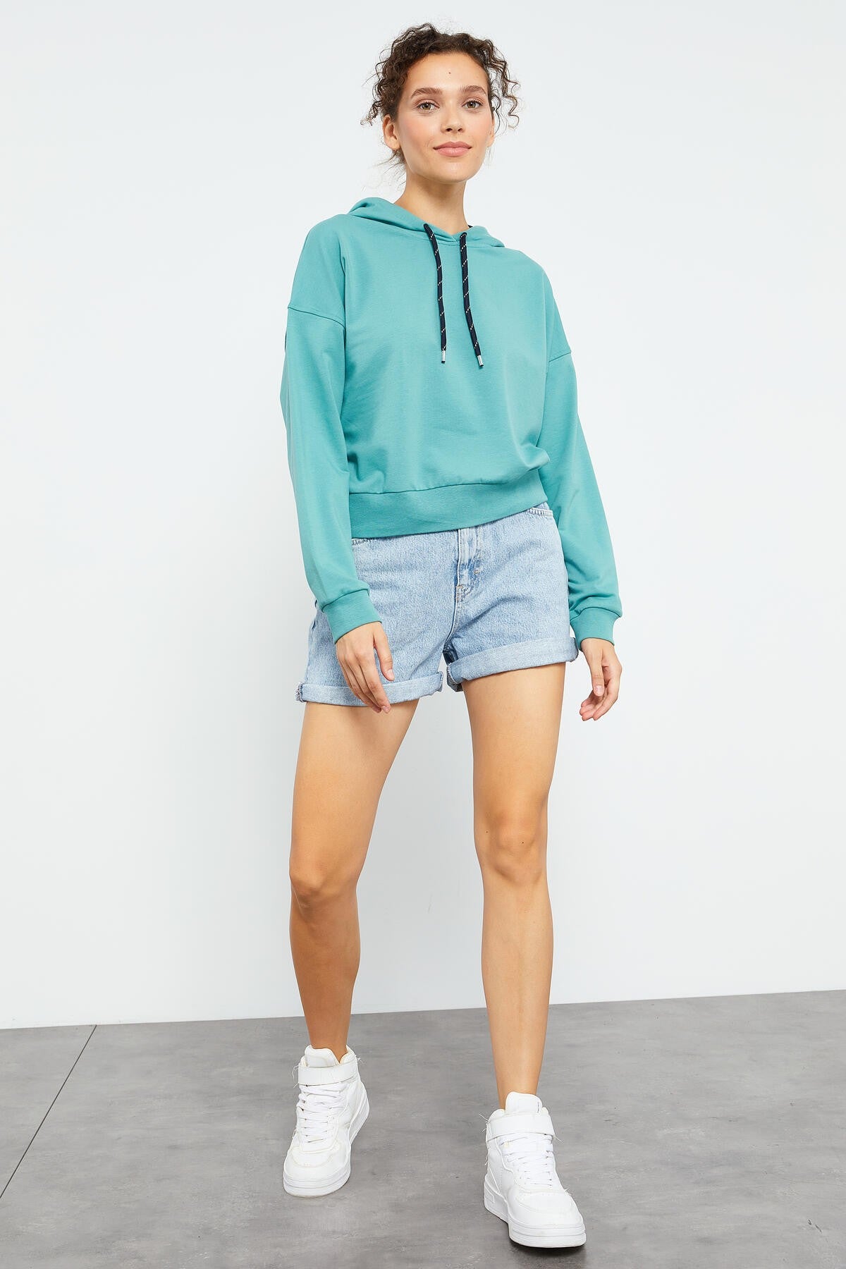 Image of Mint Yeşili Uzun Kol Rahat Form Kapüşonlu Kadın Sweatshirt - 97115