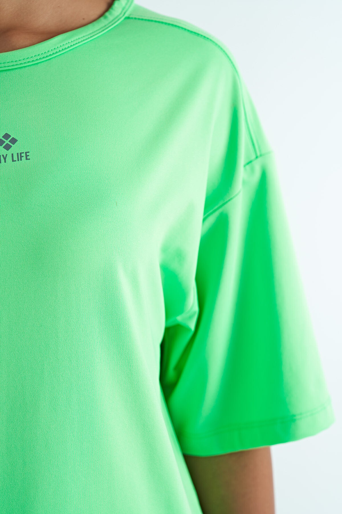 Image of Neon Yeşil O Yaka Baskı Detaylı Oversize Kısa Kol Kadın T-Shirt - 97263