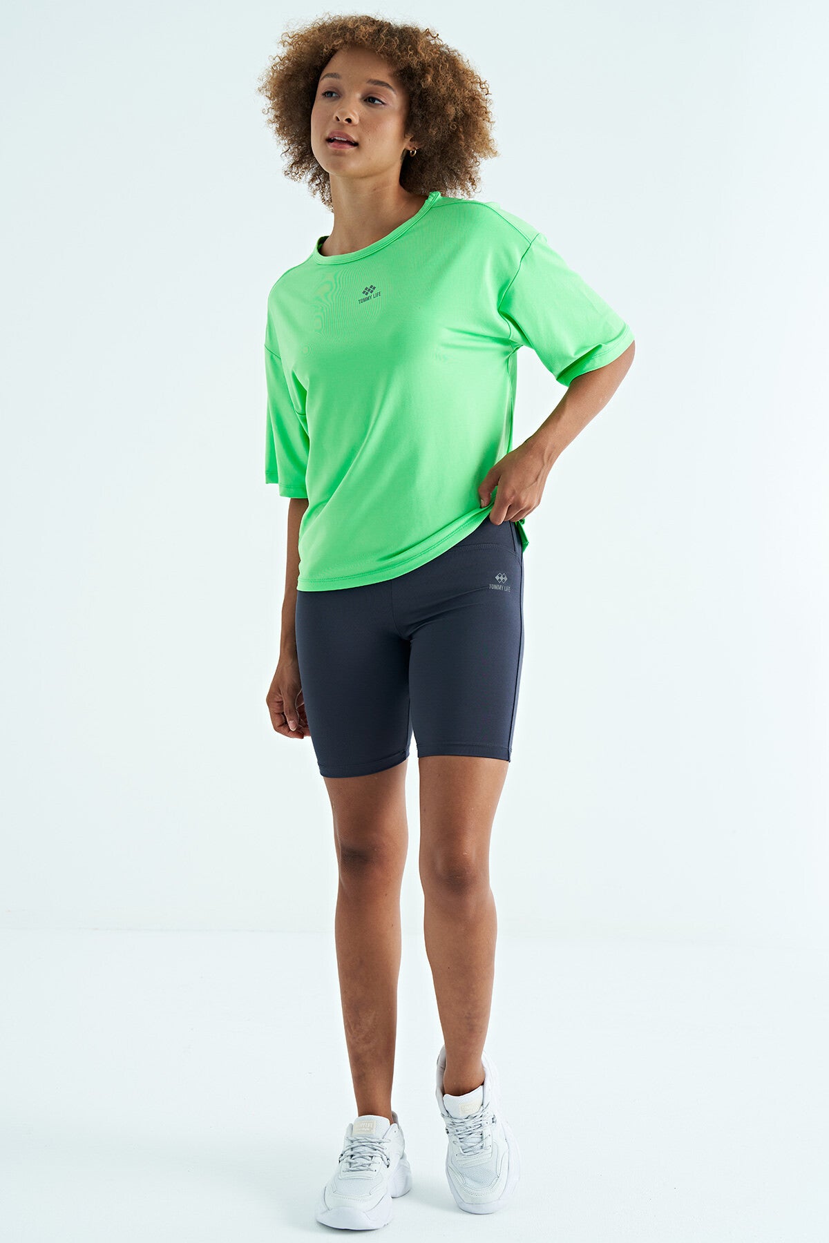 Image of Neon Yeşil O Yaka Baskı Detaylı Oversize Kısa Kol Kadın T-Shirt - 97263