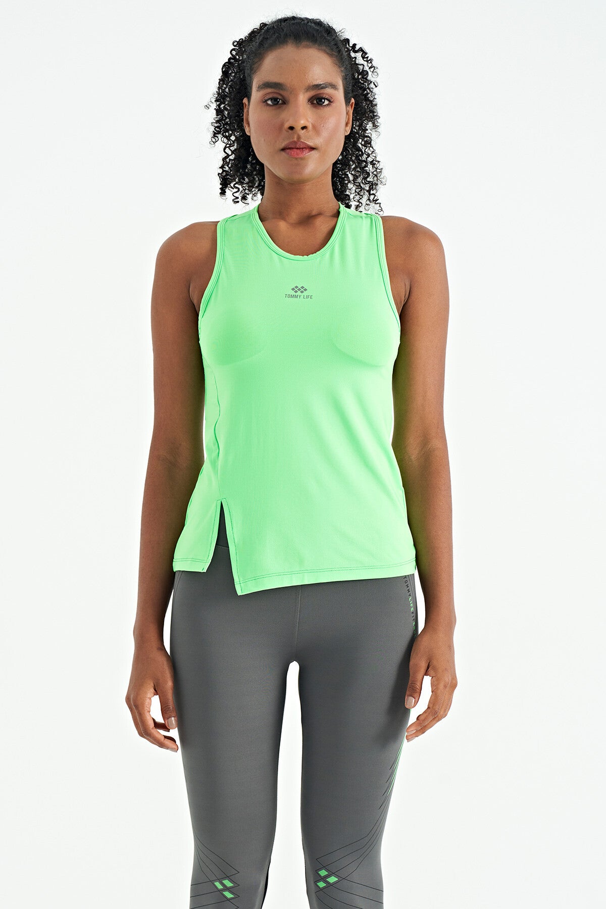 Image of Neon Yeşil Yırtmaç Detaylı O Yaka Sıfır Kollu Standart Kalıp Kadın Spor Atlet - 97256