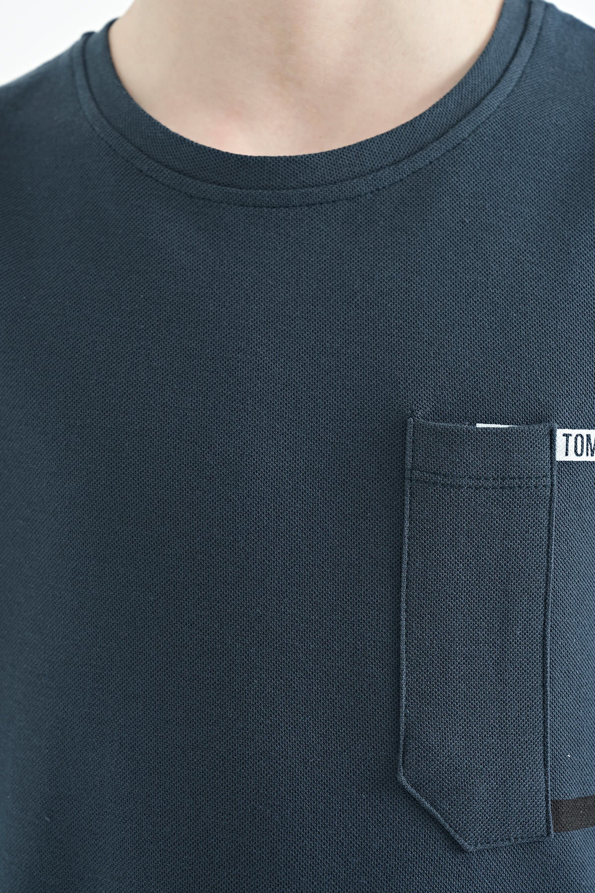 Image of Tricou verde pădure cu buzunare, guler rotund, croială standard pentru băieți - 11120