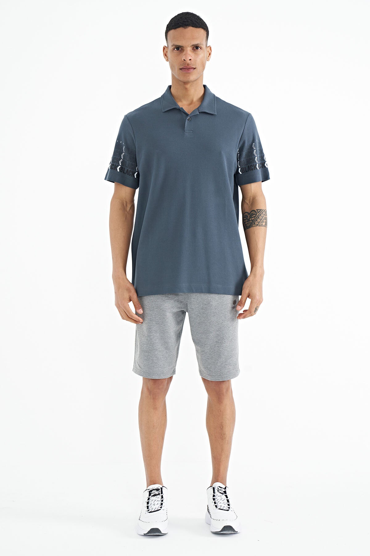 Image of Tricou bărbătesc verde pădure cu imprimeu și guler polo, croială standard - 88240