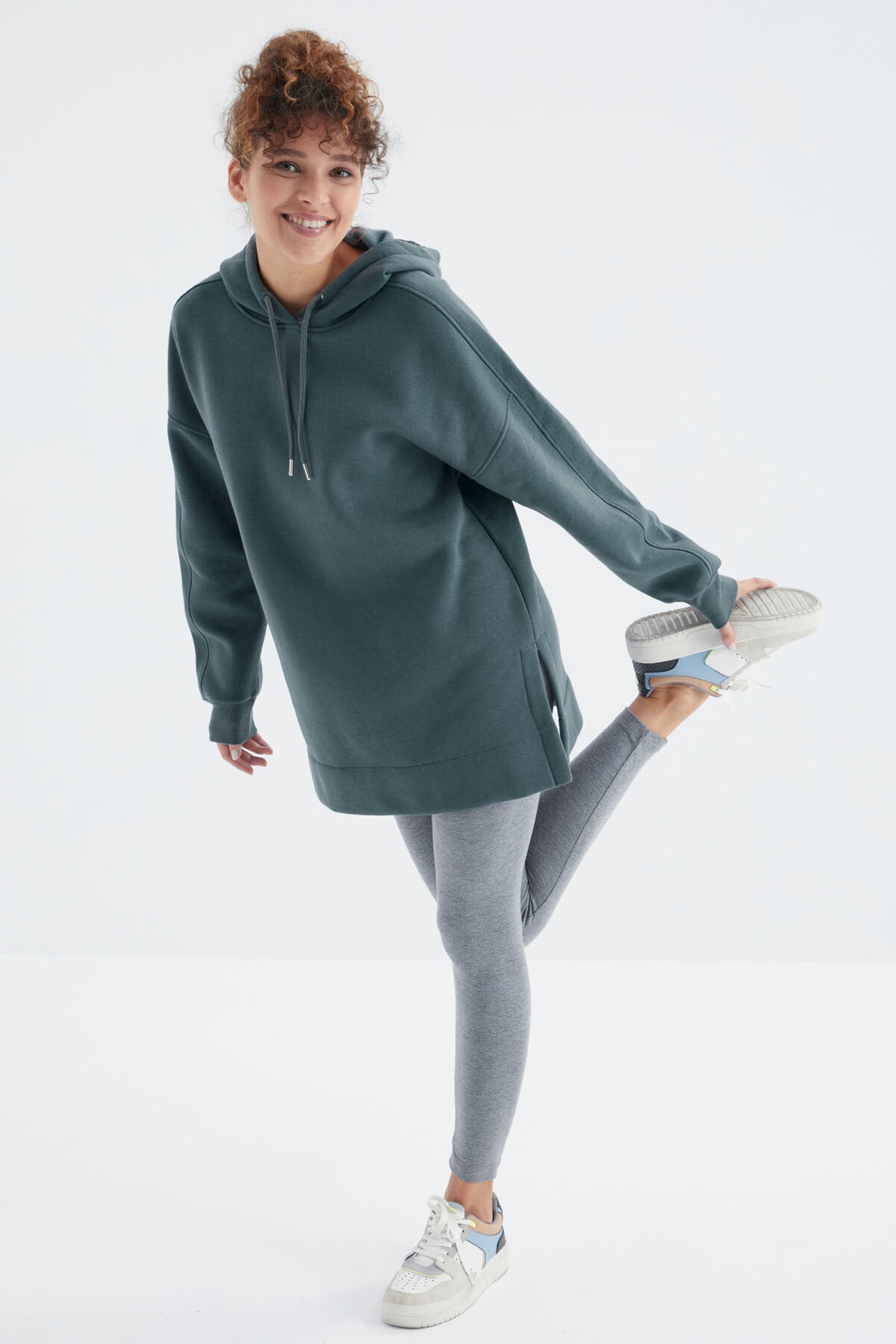 Image of Orman Yeşili Reglan Kol Basic Kapüşonlu Oversize Sweatshirt Tunik - 97242