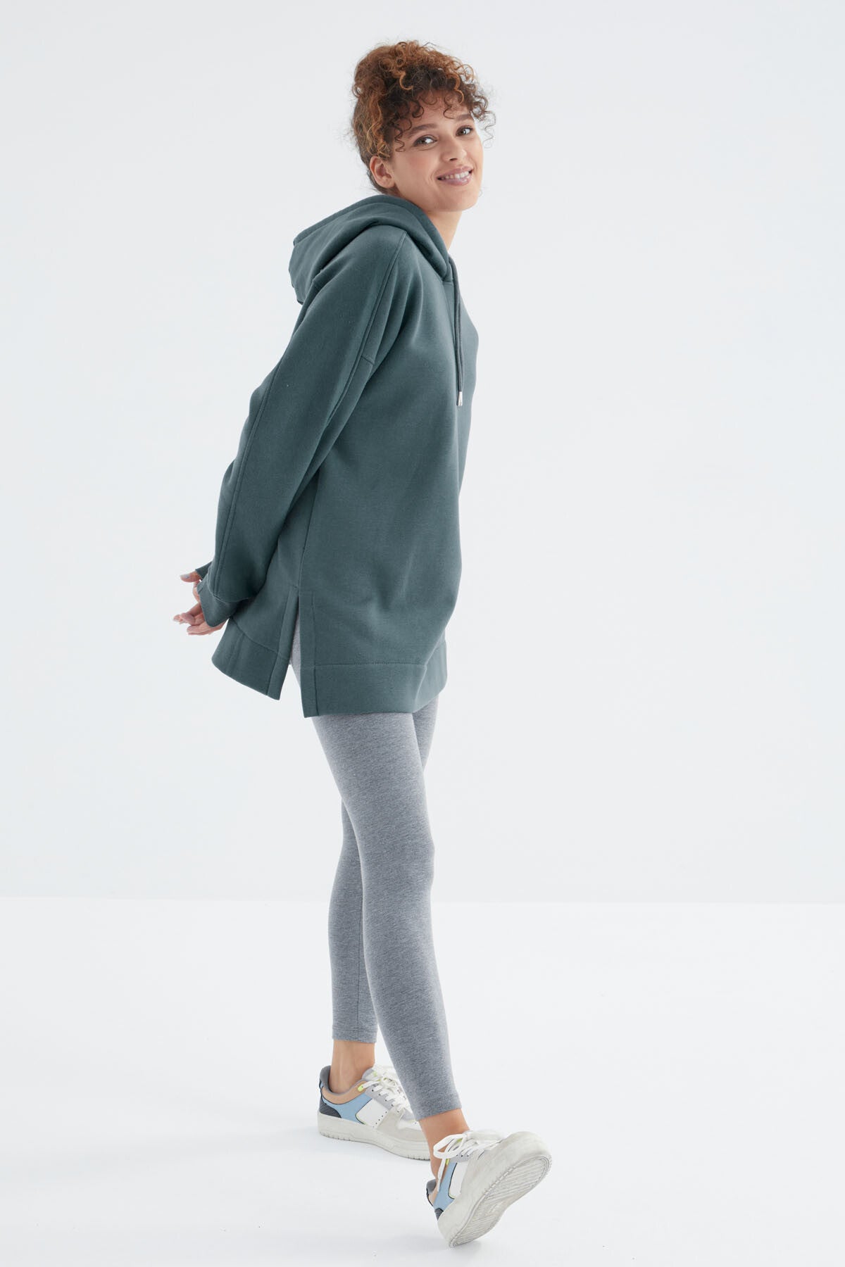 Image of Orman Yeşili Reglan Kol Basic Kapüşonlu Oversize Sweatshirt Tunik - 97242