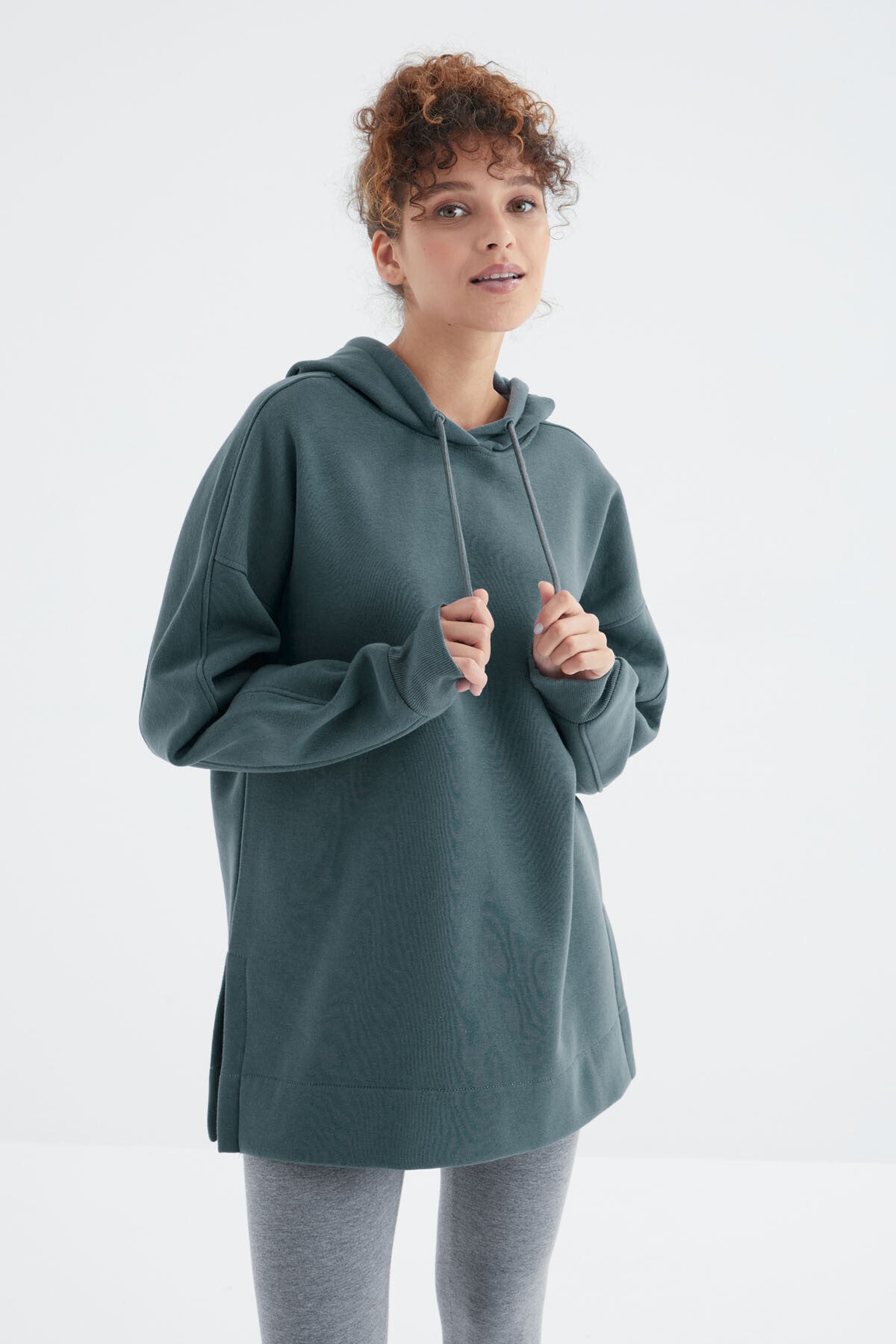 Image of Orman Yeşili Reglan Kol Basic Kapüşonlu Oversize Sweatshirt Tunik - 97242