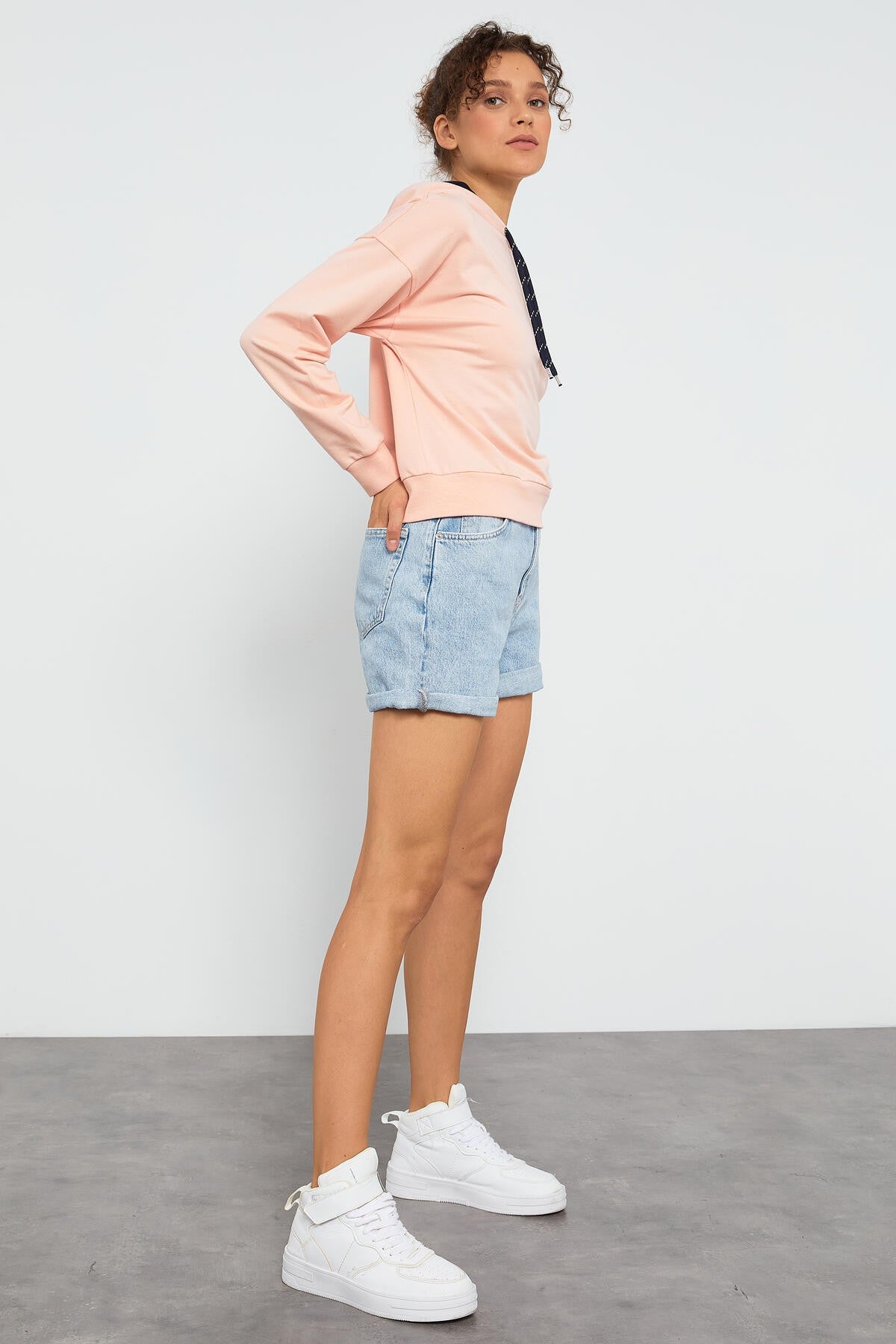 Image of Pembe Uzun Kol Rahat Form Kapüşonlu Kadın Sweatshirt - 97115