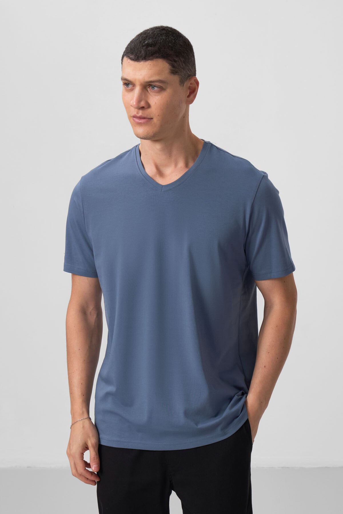 Image of Petrol Basic Kısa Kol Standart Kalıp V Yaka Erkek T-Shirt - 87912