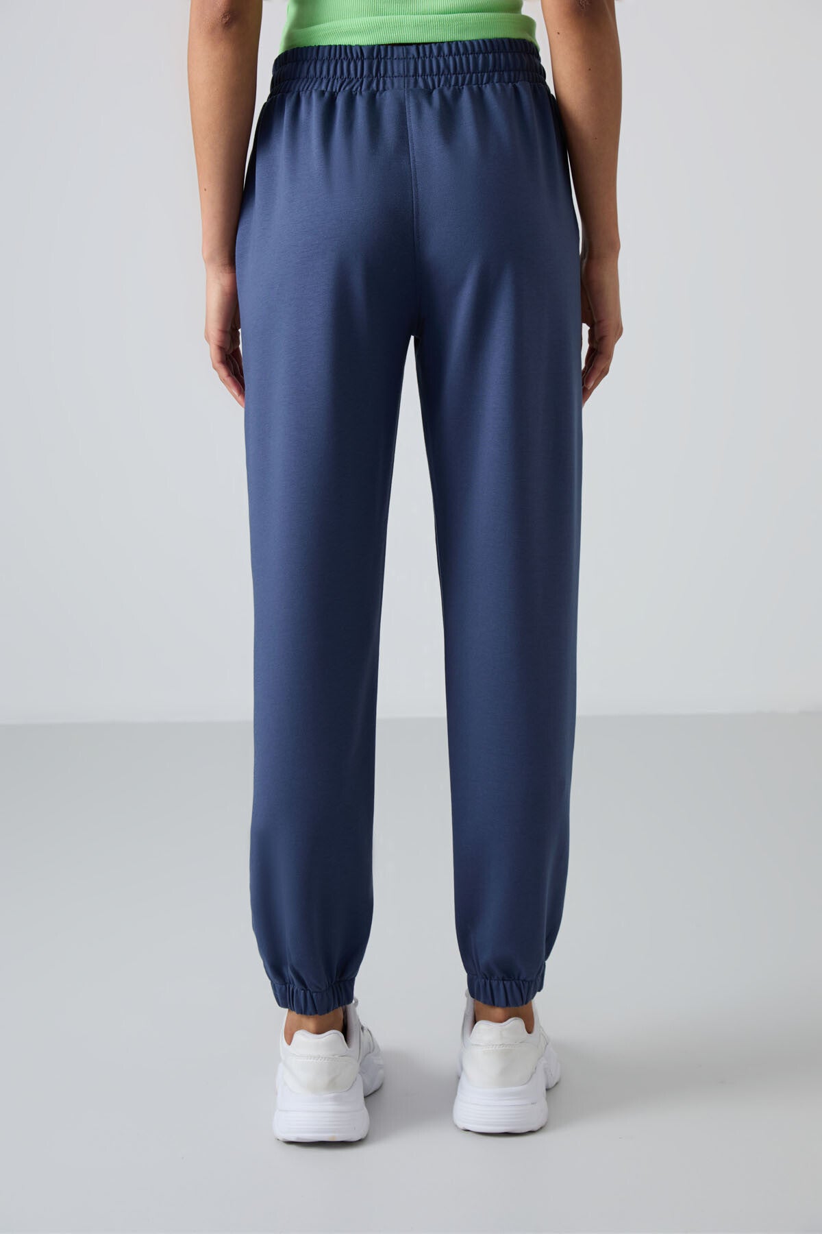 Image of Pantaloni de trening pentru femei cu talie înaltă, croială lejeră, tiv elastic, culoare benzină, cu buzunare - 94583