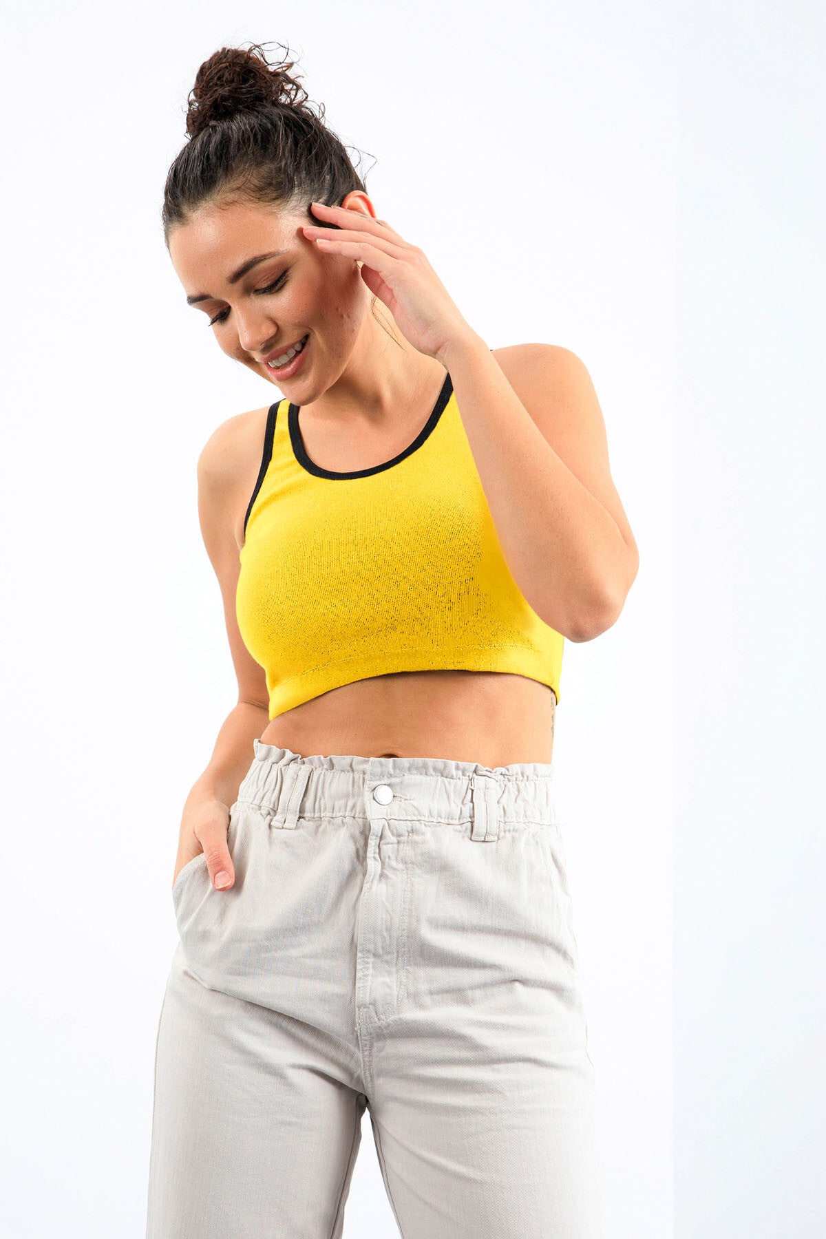 Image of Sarı Basic Sıfır Kol Dar Kalıp U Yaka Kadın Crop Top Atlet - 97162