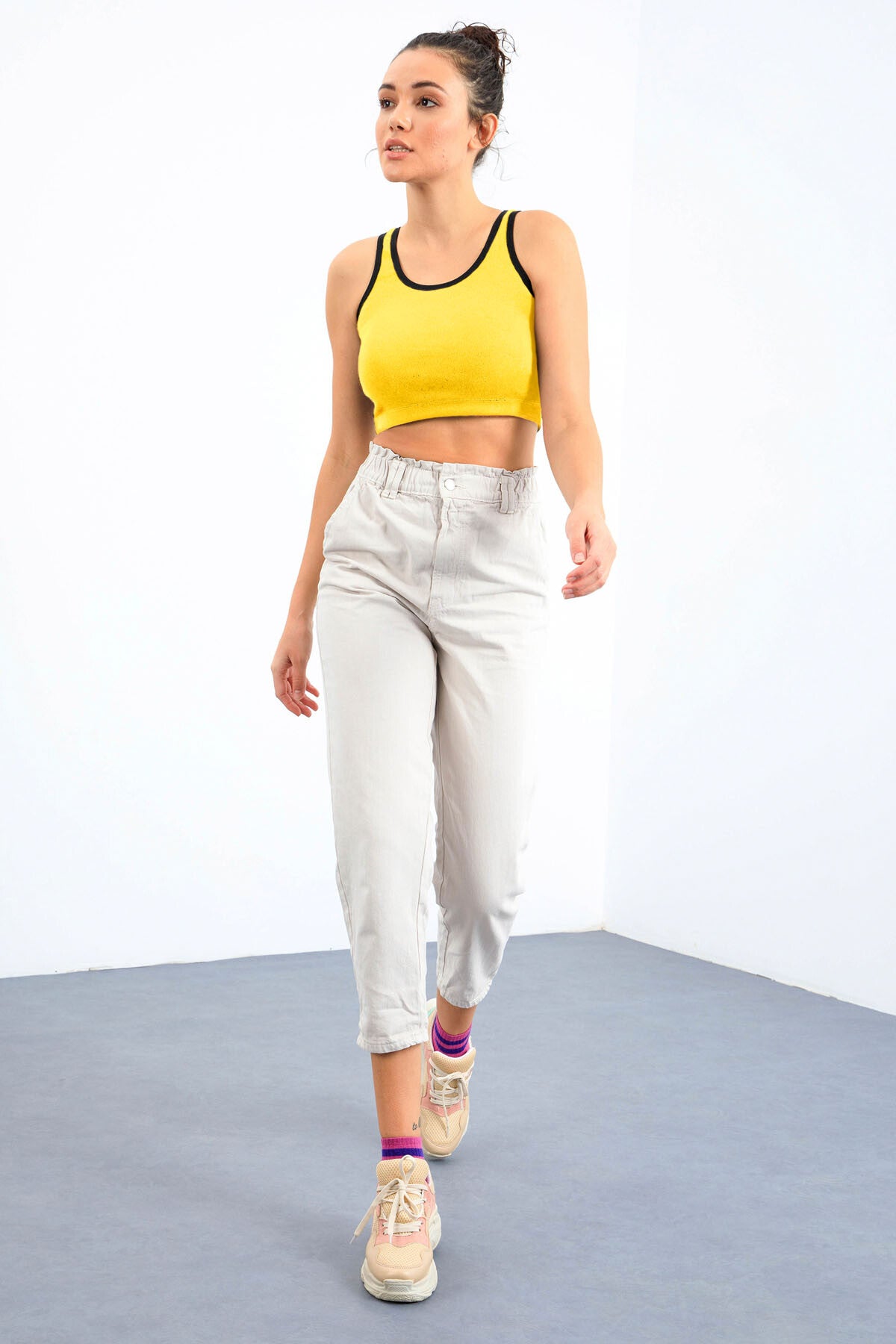 Image of Sarı Basic Sıfır Kol Dar Kalıp U Yaka Kadın Crop Top Atlet - 97162