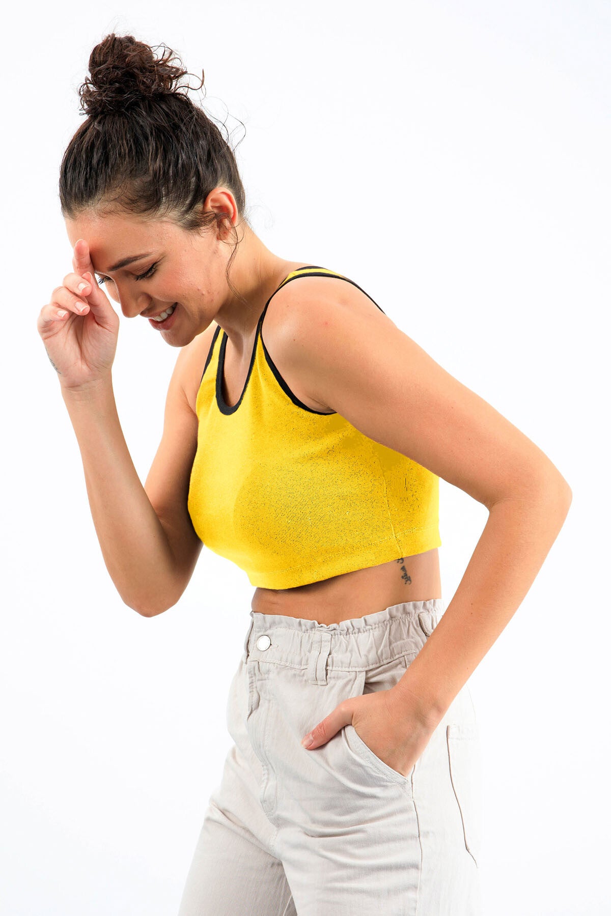 Image of Sarı Basic Sıfır Kol Dar Kalıp U Yaka Kadın Crop Top Atlet - 97162