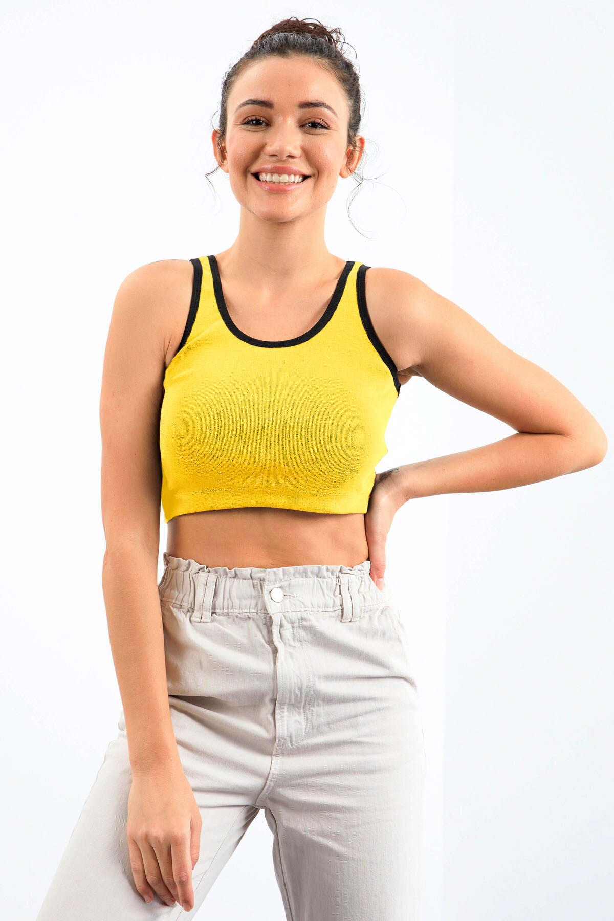 Image of Sarı Basic Sıfır Kol Dar Kalıp U Yaka Kadın Crop Top Atlet - 97162