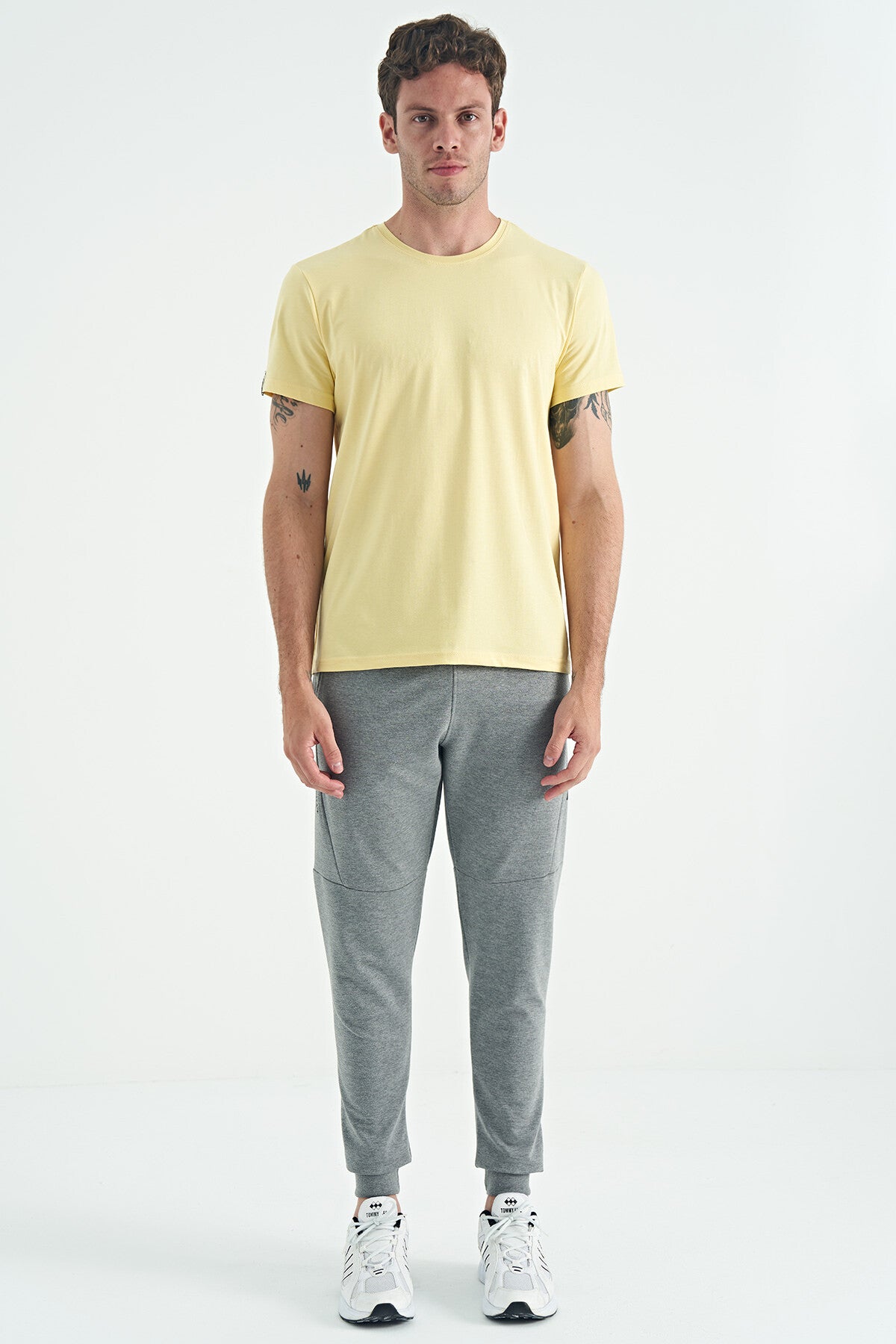Image of Calvin Sarı Basic Erkek T-Shirt - 88245