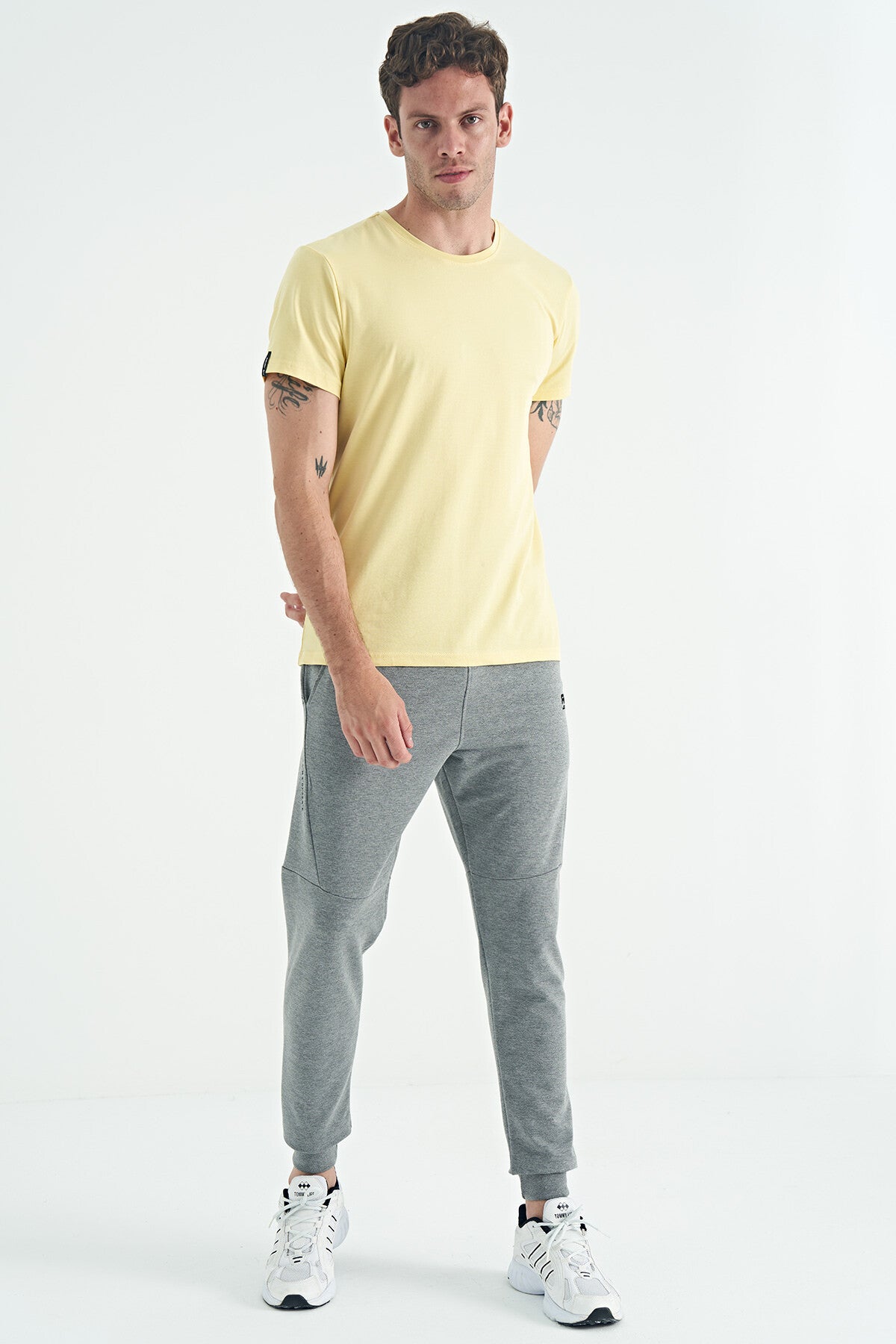 Image of Tricou bărbătesc Calvin Klein Galben Basic - 88245
