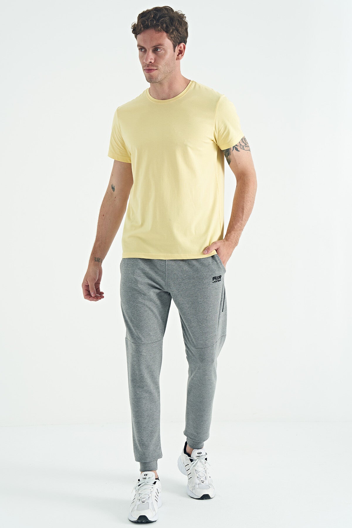 Image of Calvin Sarı Basic Erkek T-Shirt - 88245