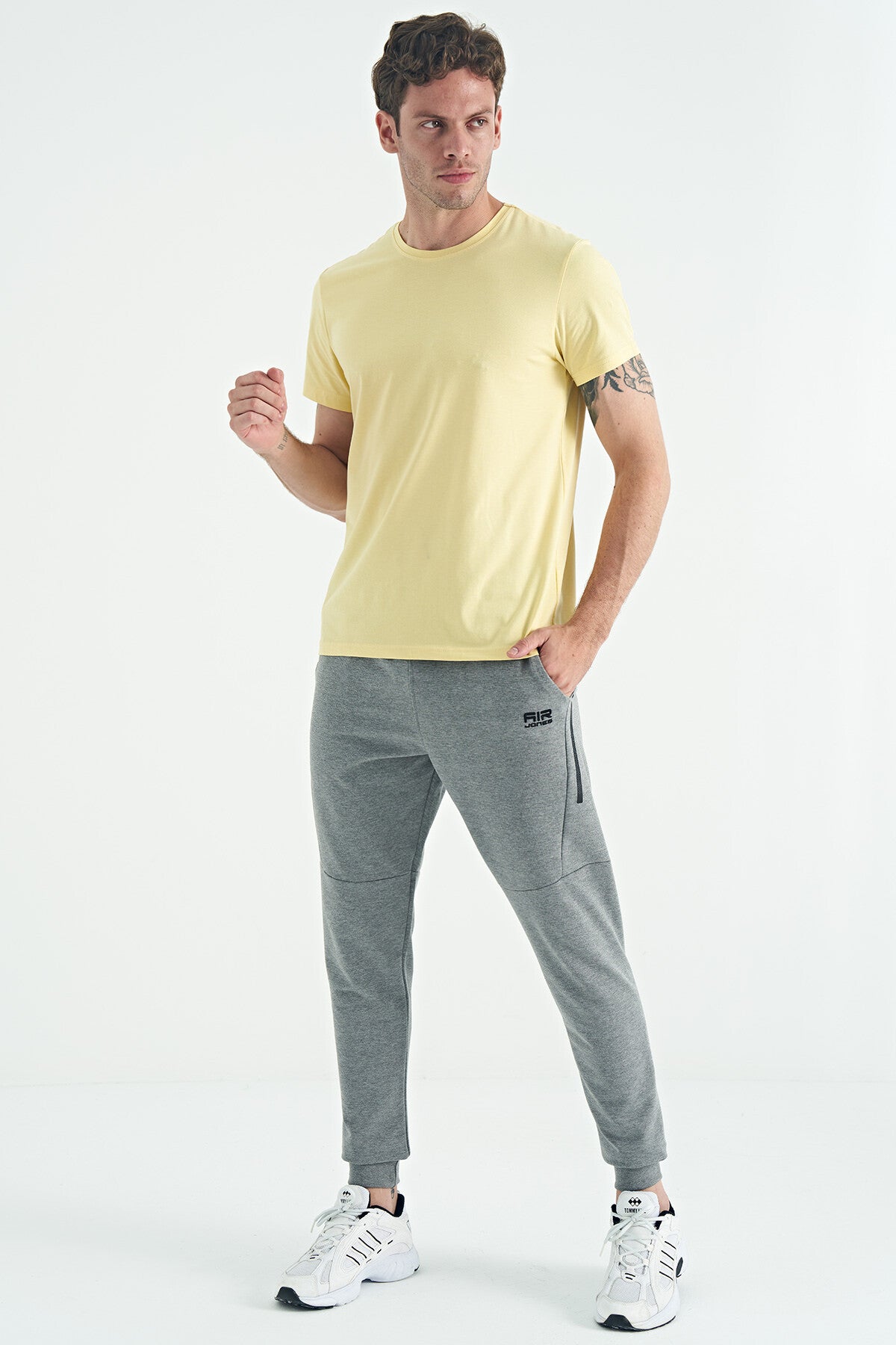 Image of Tricou bărbătesc Calvin Klein Galben Basic - 88245