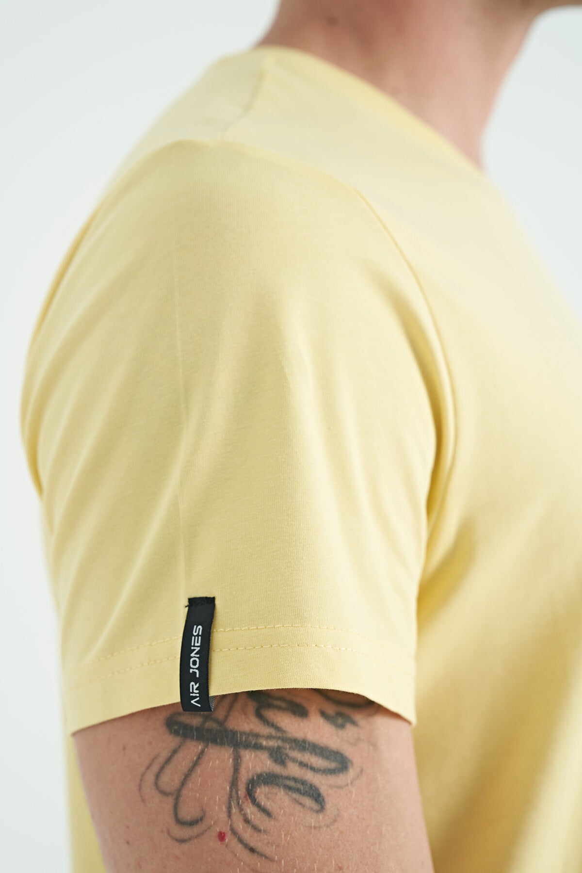Image of Calvin Sarı Basic Erkek T-Shirt - 88245