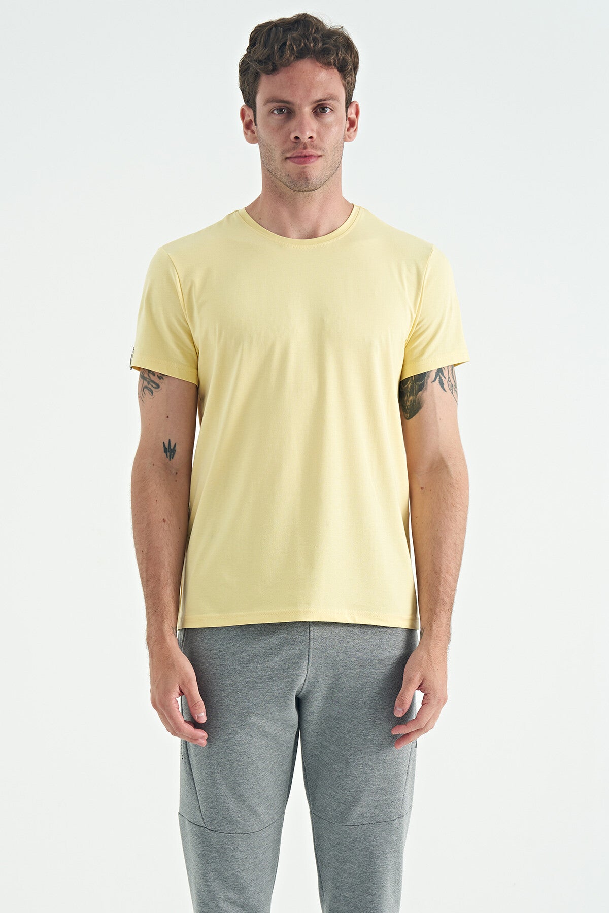 Image of Calvin Sarı Basic Erkek T-Shirt - 88245