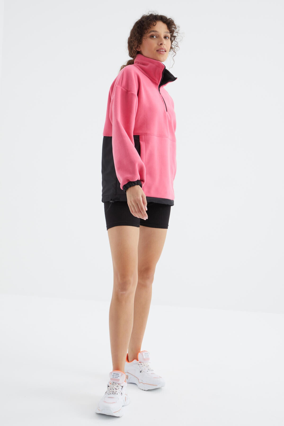 Image of Şeker Pembe Yarım Fermuar Etek Ucu Büzgülü Dik Yaka  Oversize Kadın Polar Sweatshirt - 97236