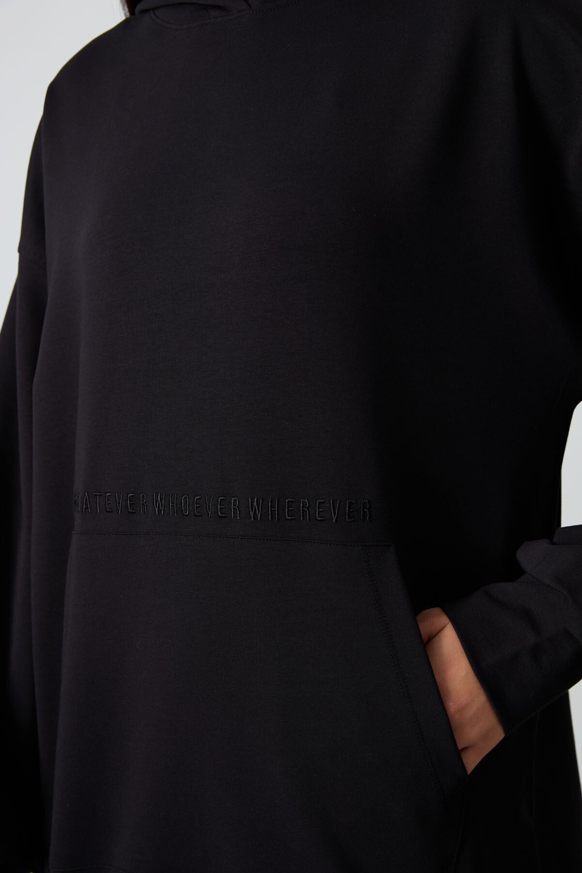 Image of Siyah Balon Kol Yazı Nakışlı Kadın Oversize Tunik Sweatshirt - 97163