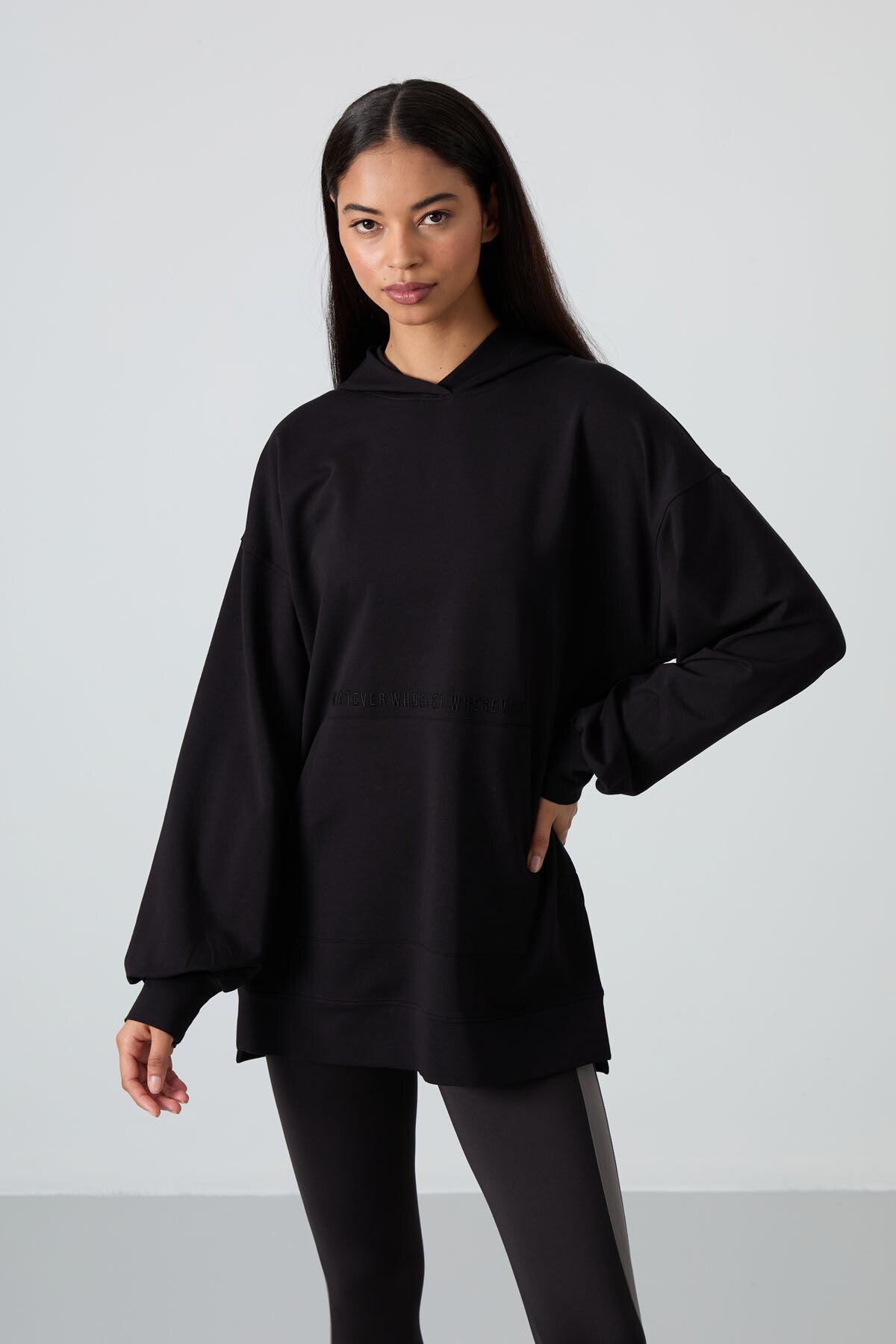 Image of Siyah Balon Kol Yazı Nakışlı Kadın Oversize Tunik Sweatshirt - 97163