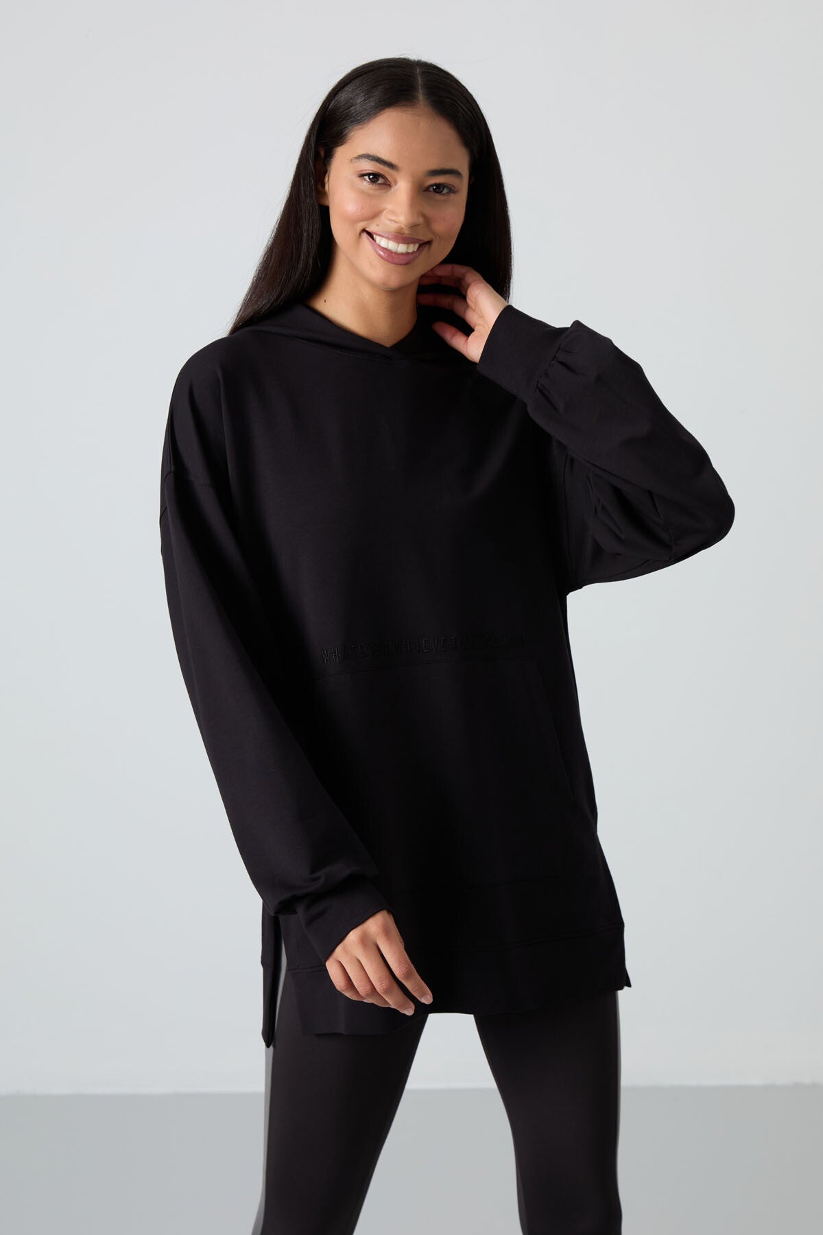 Image of Siyah Balon Kol Yazı Nakışlı Kadın Oversize Tunik Sweatshirt - 97163