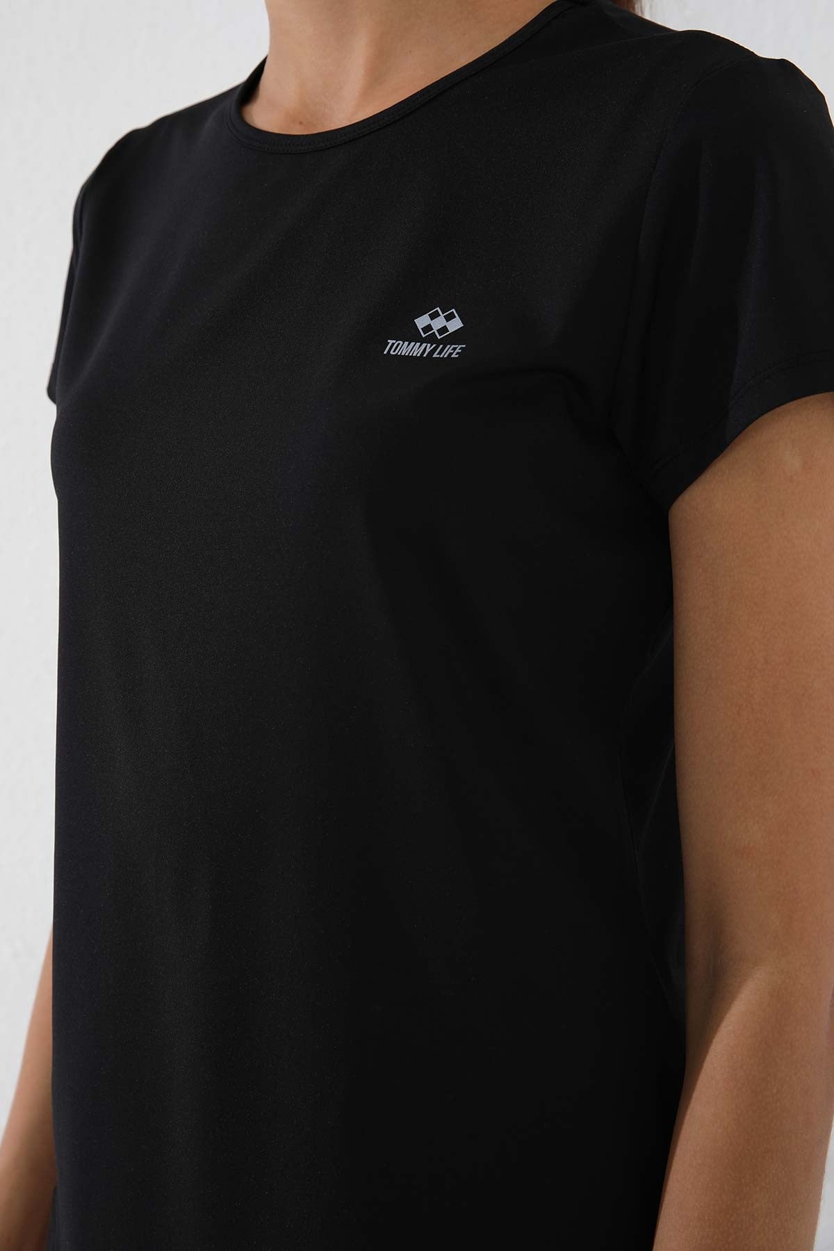 Image of Siyah Basic Kısa Kol Standart Kalıp O Yaka Kadın T-Shirt - 97144