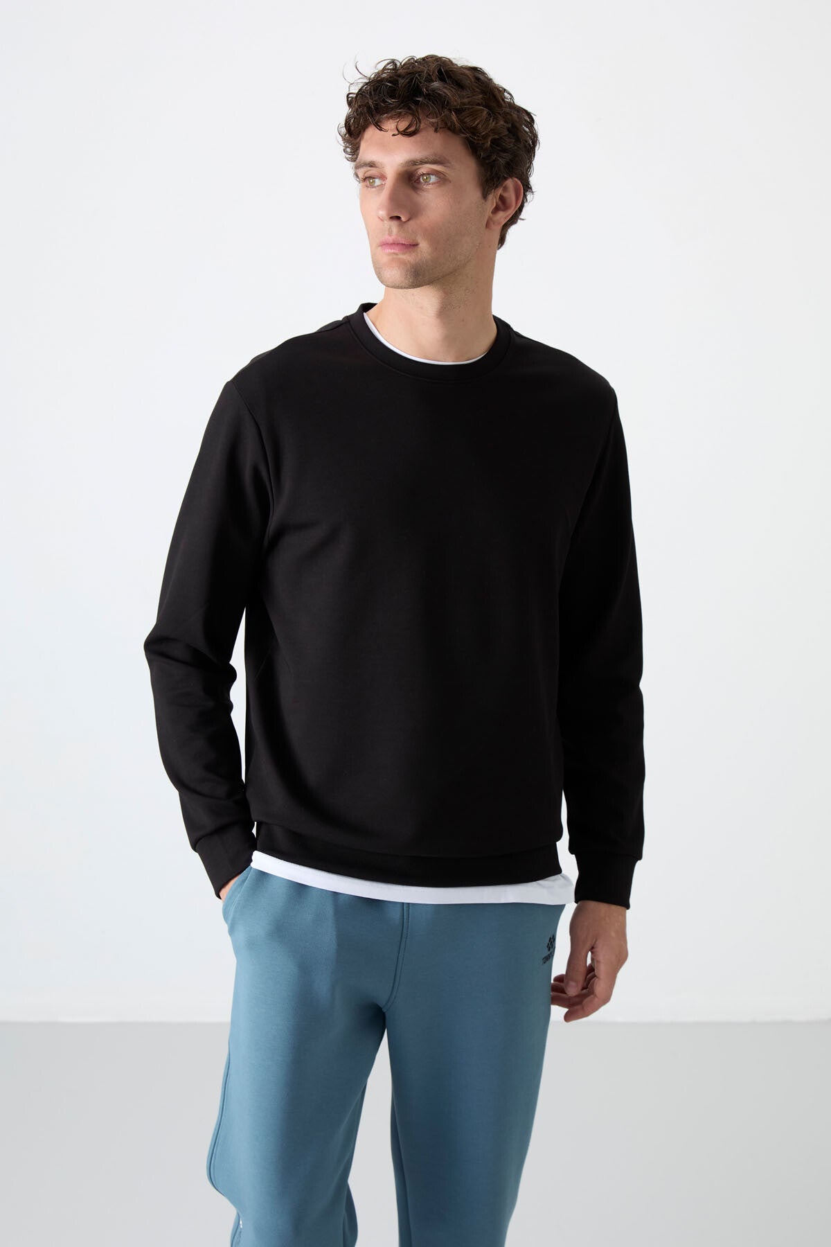 Image of Siyah Basic O Yaka Rahat Form Erkek Sweatshirt - 88053