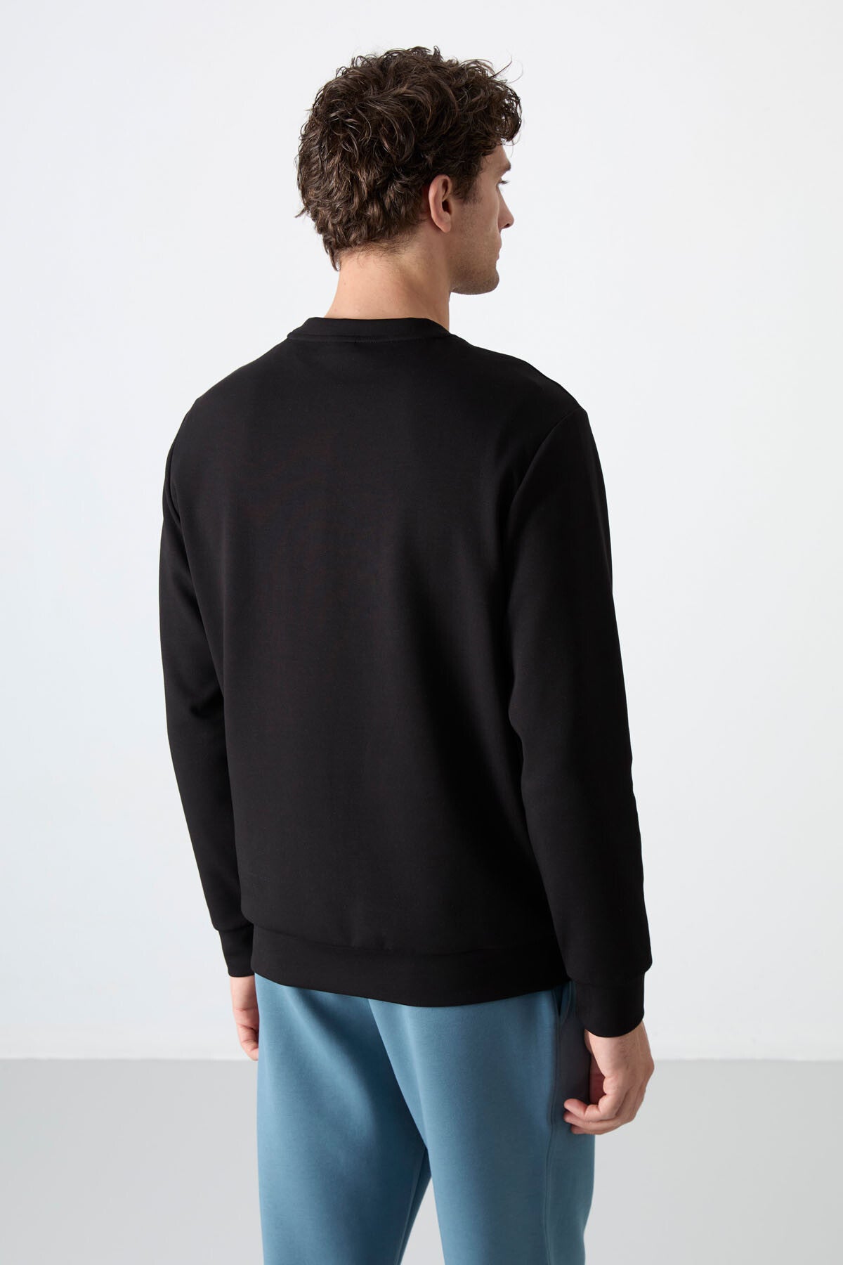 Image of Siyah Basic O Yaka Rahat Form Erkek Sweatshirt - 88053