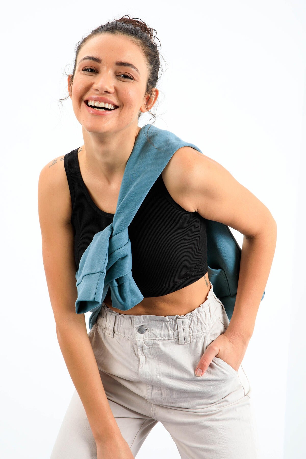 Image of Siyah Basic Sıfır Kol Dar Kalıp U Yaka Kadın Crop Top Atlet - 97160