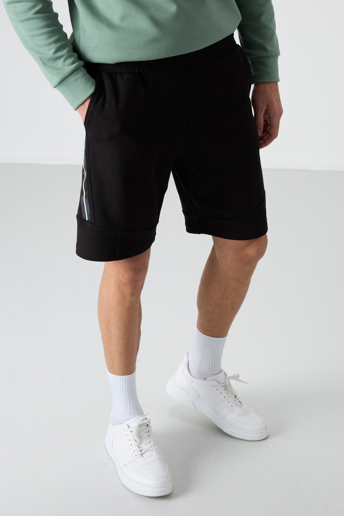 Image of Pantaloni scurți Amos negri cu imprimeu pentru bărbați - 81246