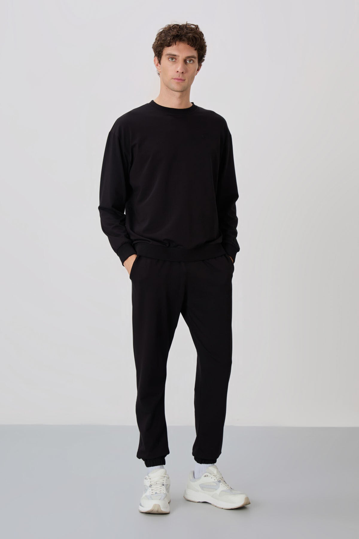 Image of Siyah Casual O Yaka Lastik Paça Pamuklu Erkek Oversize Eşofman Takımı - 85120