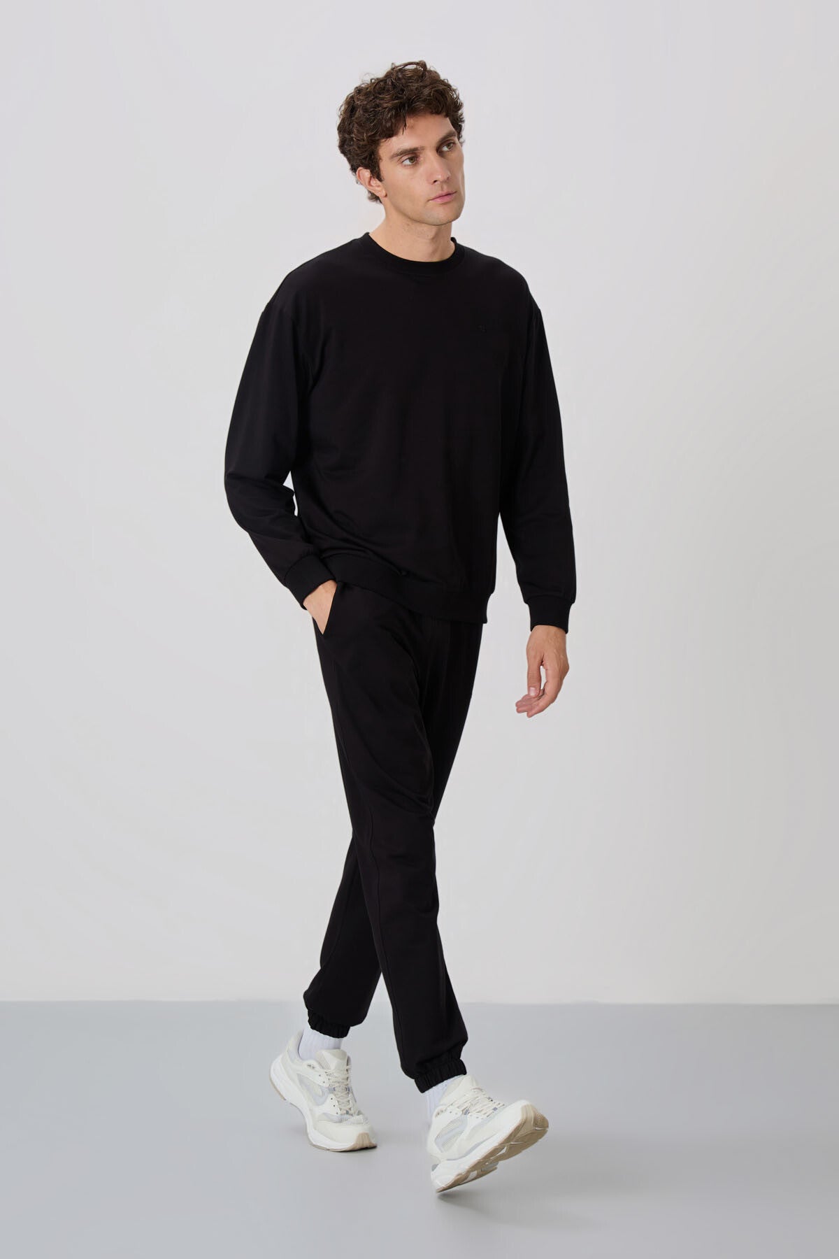 Image of Siyah Casual O Yaka Lastik Paça Pamuklu Erkek Oversize Eşofman Takımı - 85120
