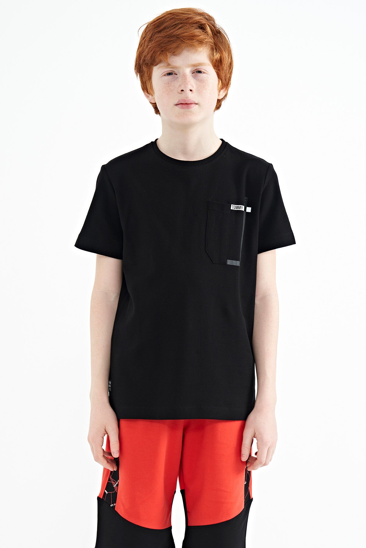 Image of Siyah Cep Detaylı O Yaka Standart Kalıp Erkek Çocuk T-Shirt - 11120