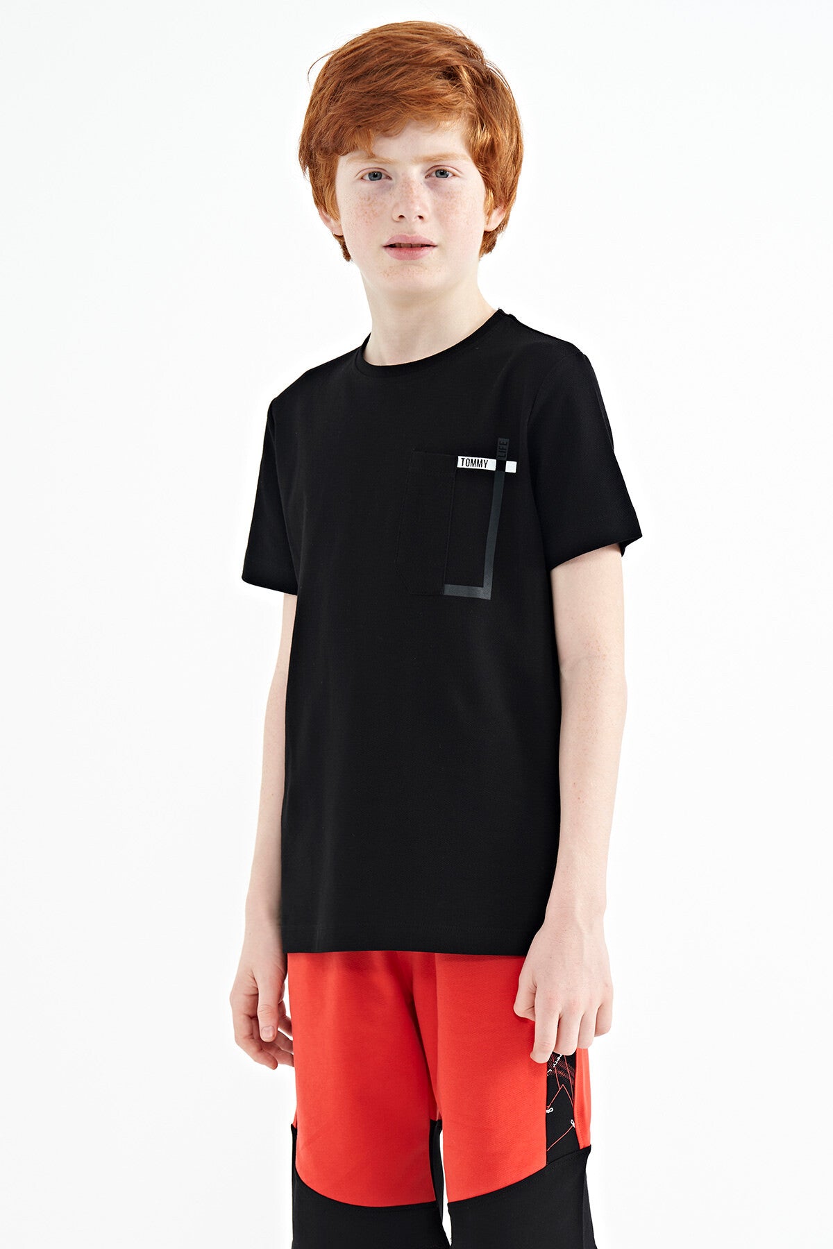 Image of Siyah Cep Detaylı O Yaka Standart Kalıp Erkek Çocuk T-Shirt - 11120