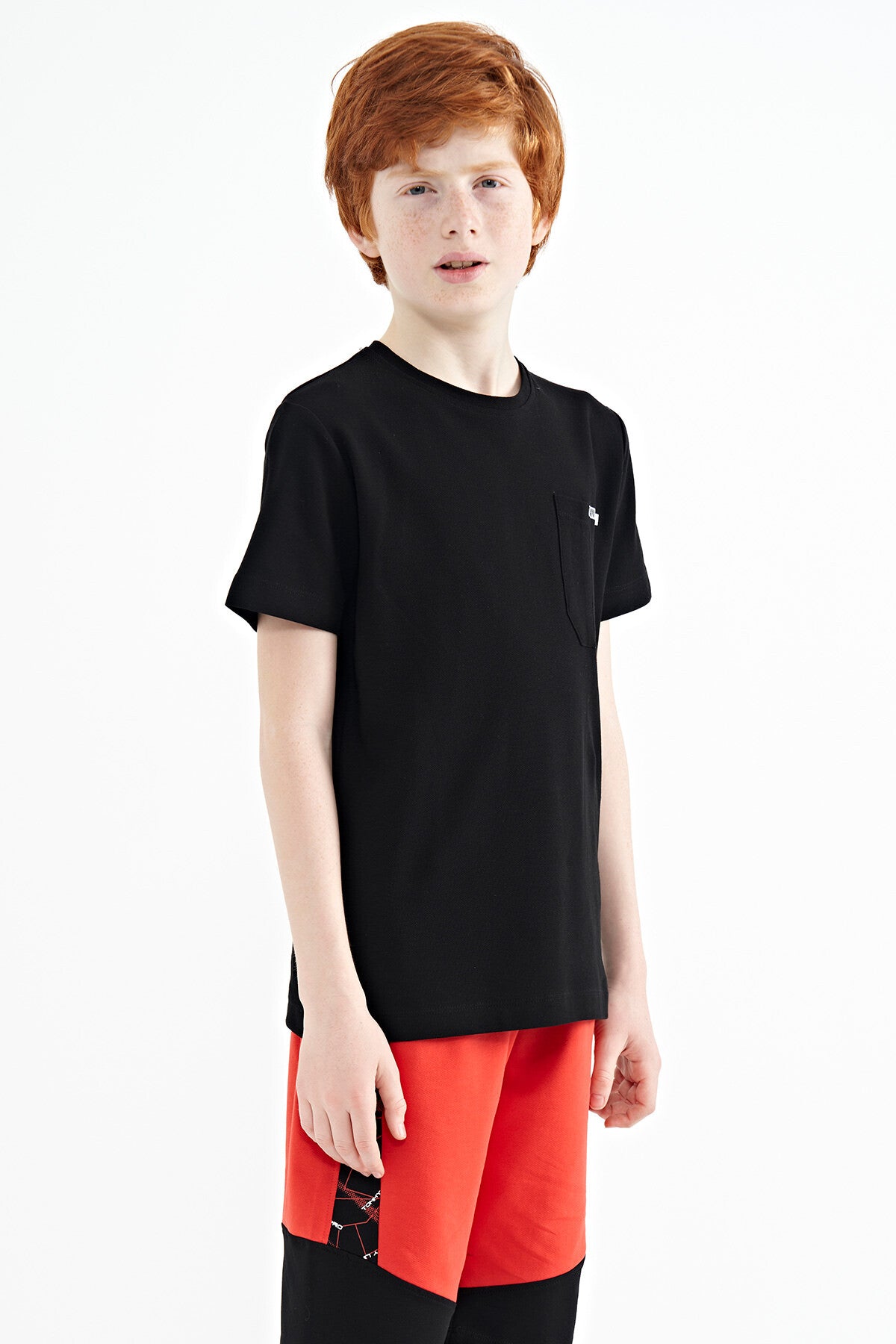 Image of Siyah Cep Detaylı O Yaka Standart Kalıp Erkek Çocuk T-Shirt - 11120