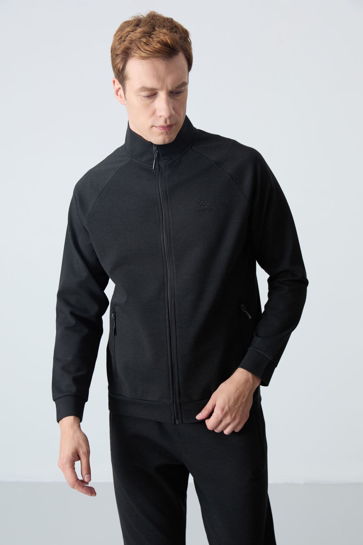 Image of Trening bărbătesc negru cu guler înalt, croială lejeră, cu picioare clasice, în două culori - 85113