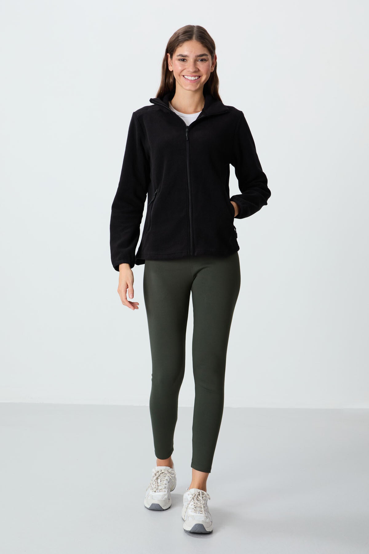 Image of Siyah Dik Yaka Fermuarlı Rahat Form Kadın Polar Sweatshirt - 97173