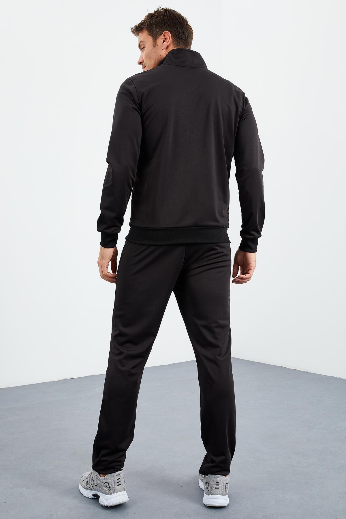 Image of Trening bărbătesc negru cu guler înalt și fermoar, croială standard, model clasic - 85162