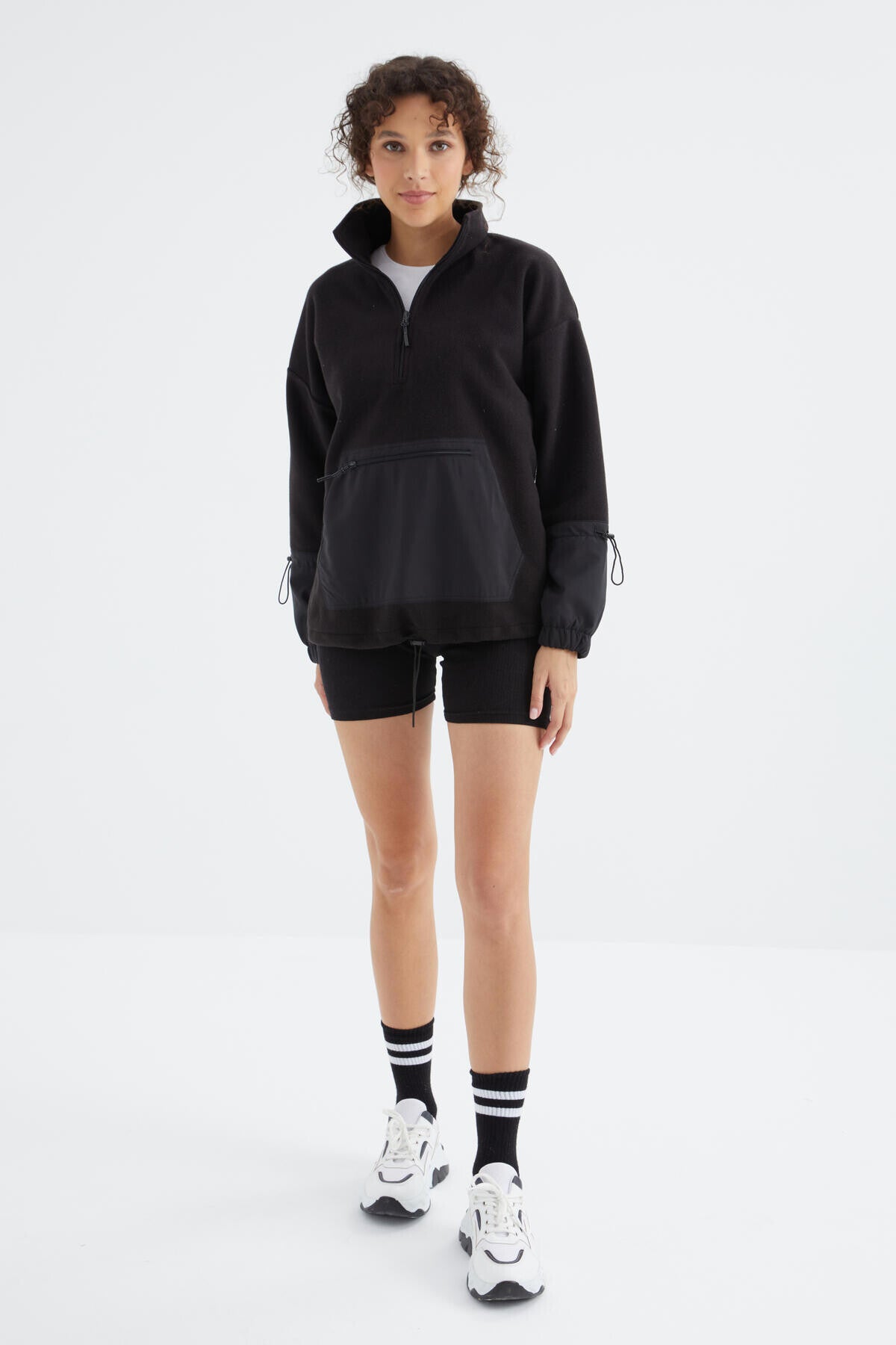 Image of Siyah Etek Ucu Büzgülü Yarım Fermuarlı Oversize Kadın Polar Sweatshirt - 97238
