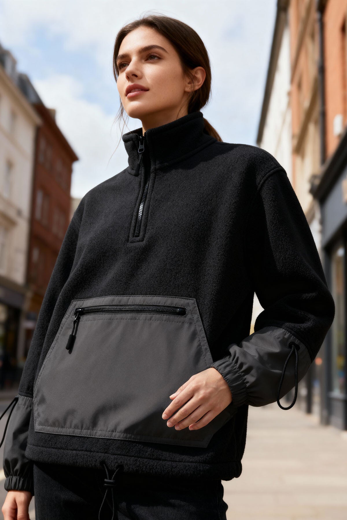 Image of Hanorac negru supradimensionat din fleece pentru femei, cu tiv încrețit și închidere cu fermoar pe jumătate - 97238